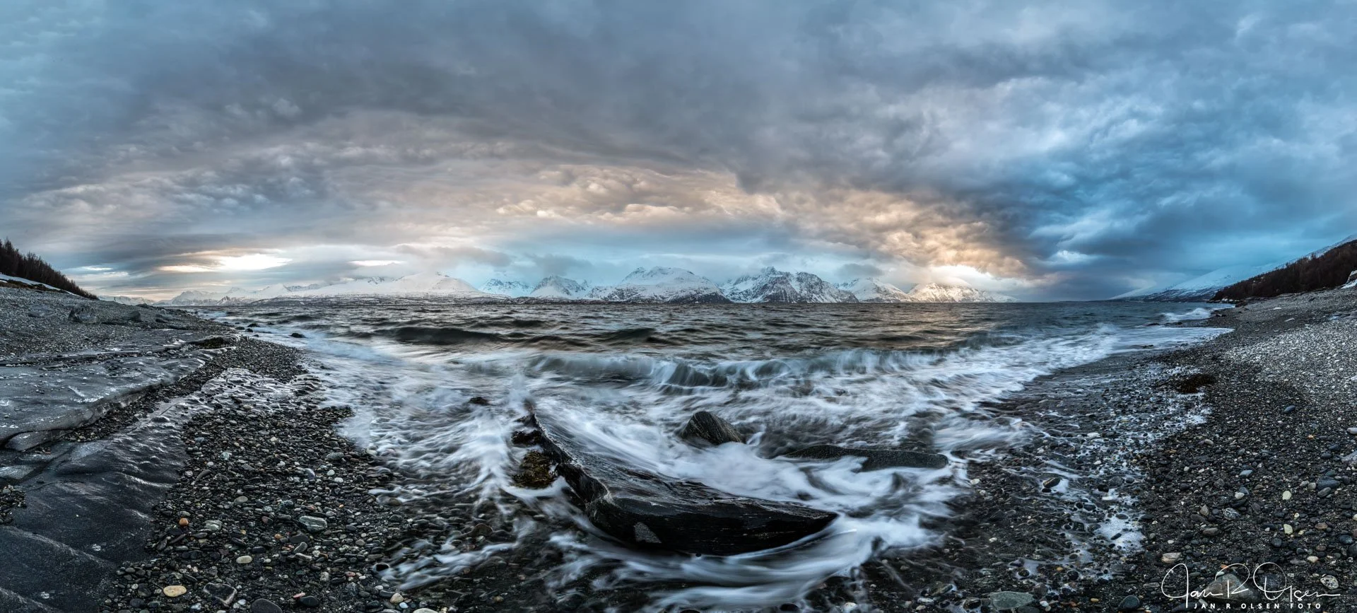 Dramatiske skyer over Lyngsalpene.