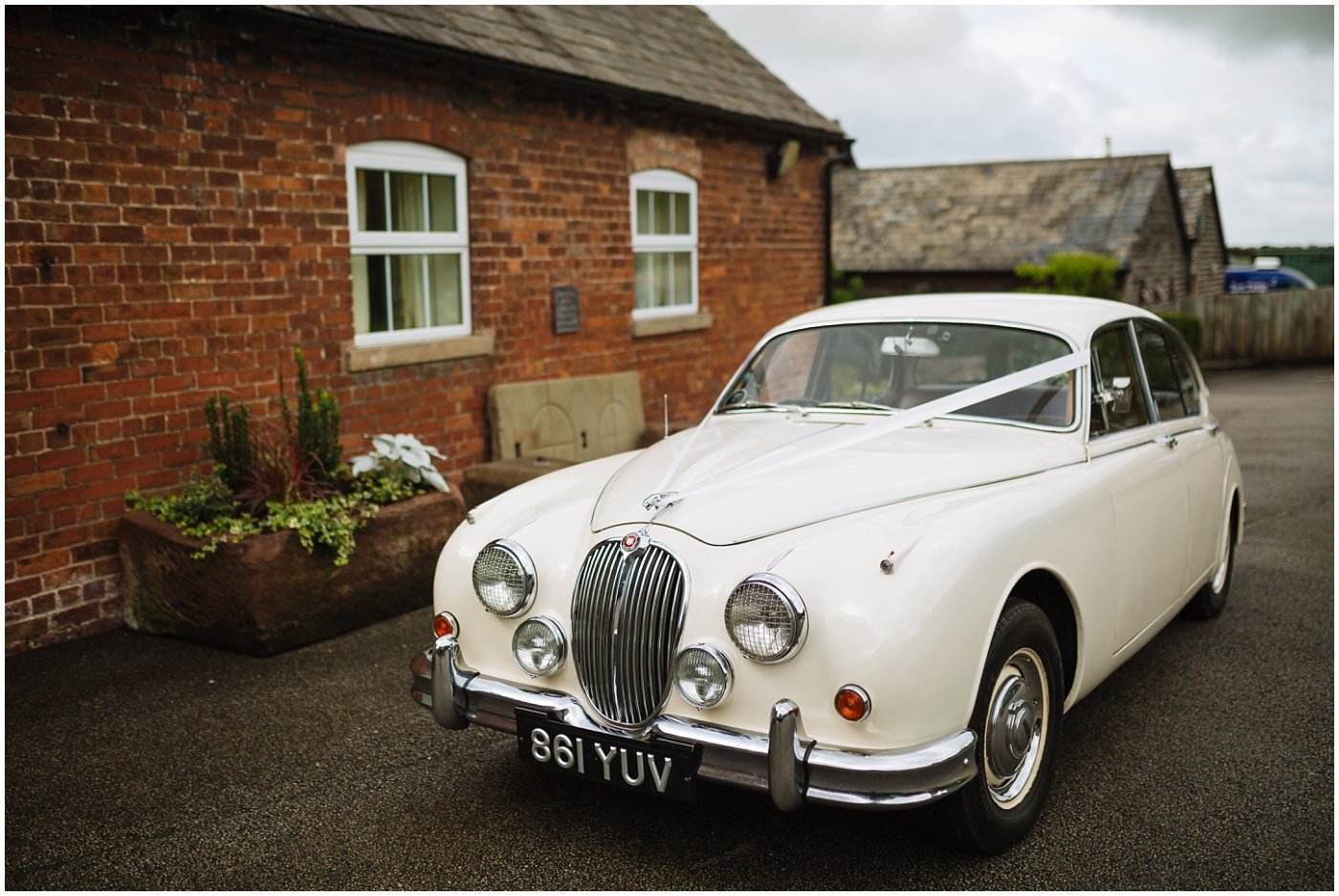 Sandhole Oak Barn Wedding (13).jpg