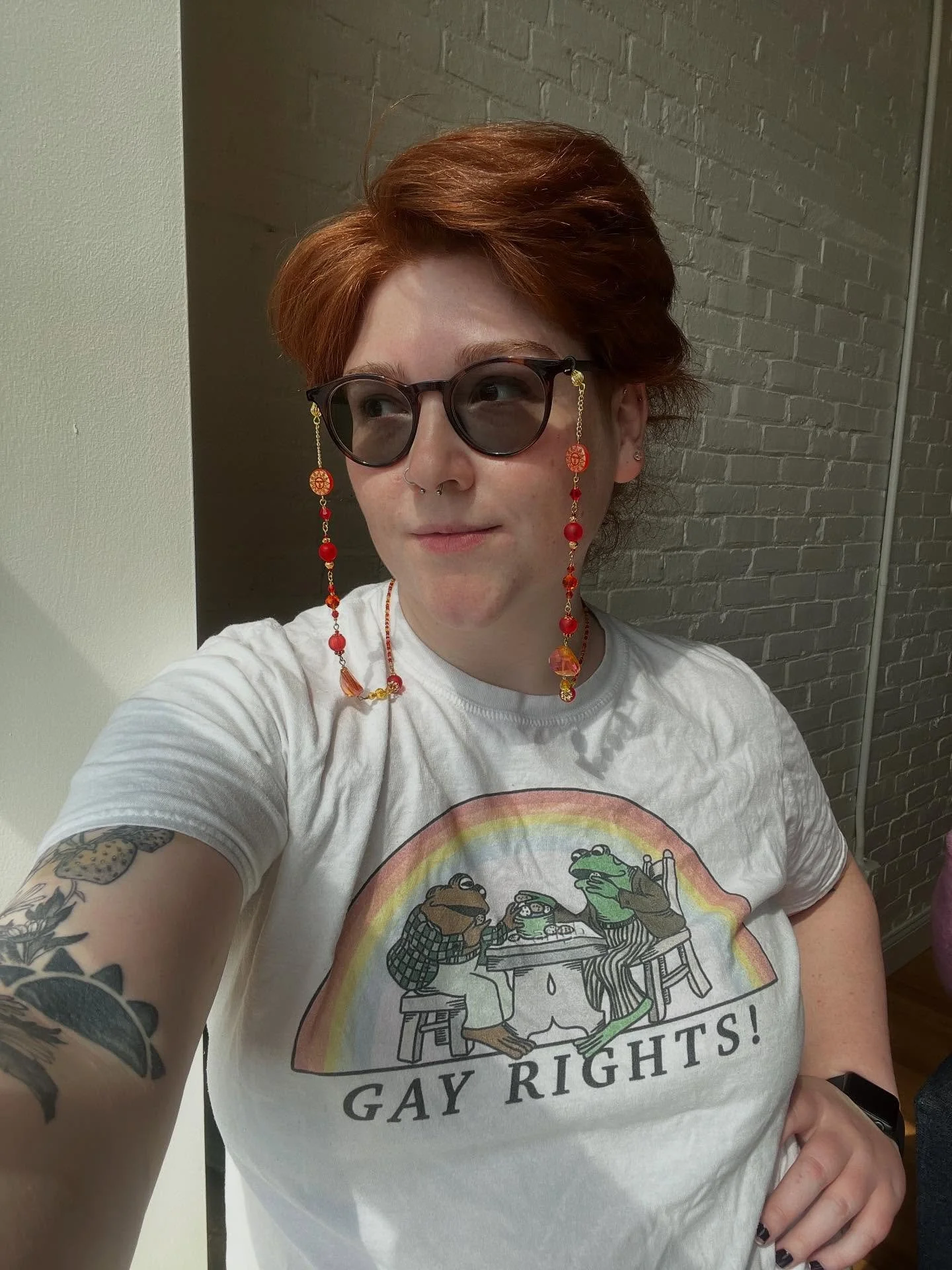 🌞suncatcher glasses chain 🌞 

#accessorydesigner #glasseschain #beadedjewelry #localartist #jewelrymaker #gayrights #frogandtoad #troyny #upstatenewyork #upstateny