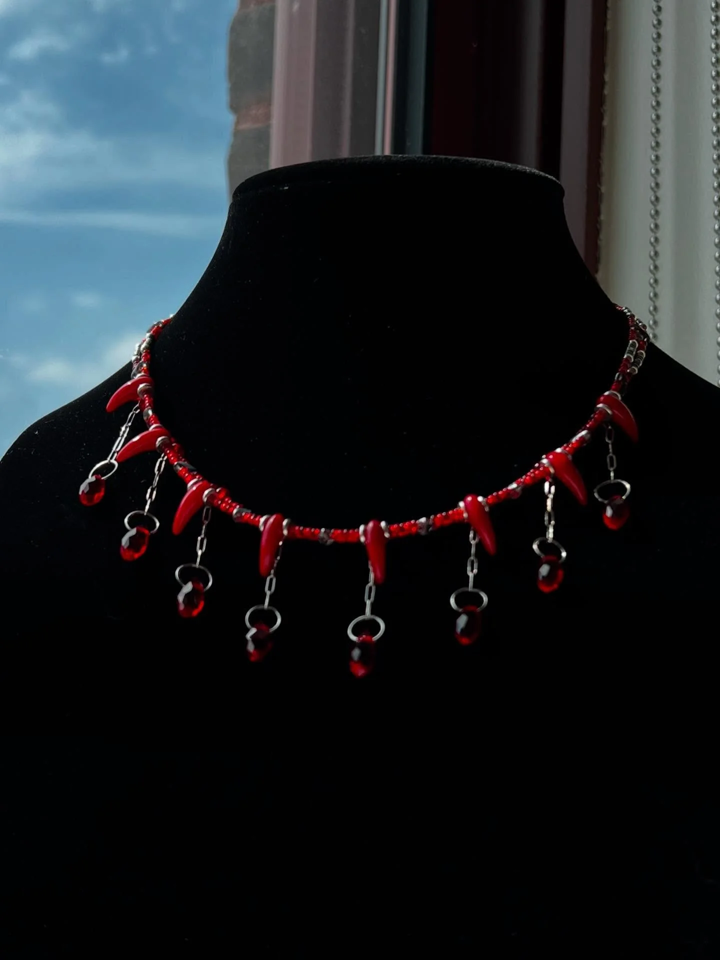 Can&rsquo;t even take pics without Gigi hog squeakin and honkin at me while Daisy walks in front of the camera. Terrorized by my own daughters every day.

#beads #troyny #seedbeads #handmadejewelry #darkwave #vampy #upstateny #localartists #beadedjew