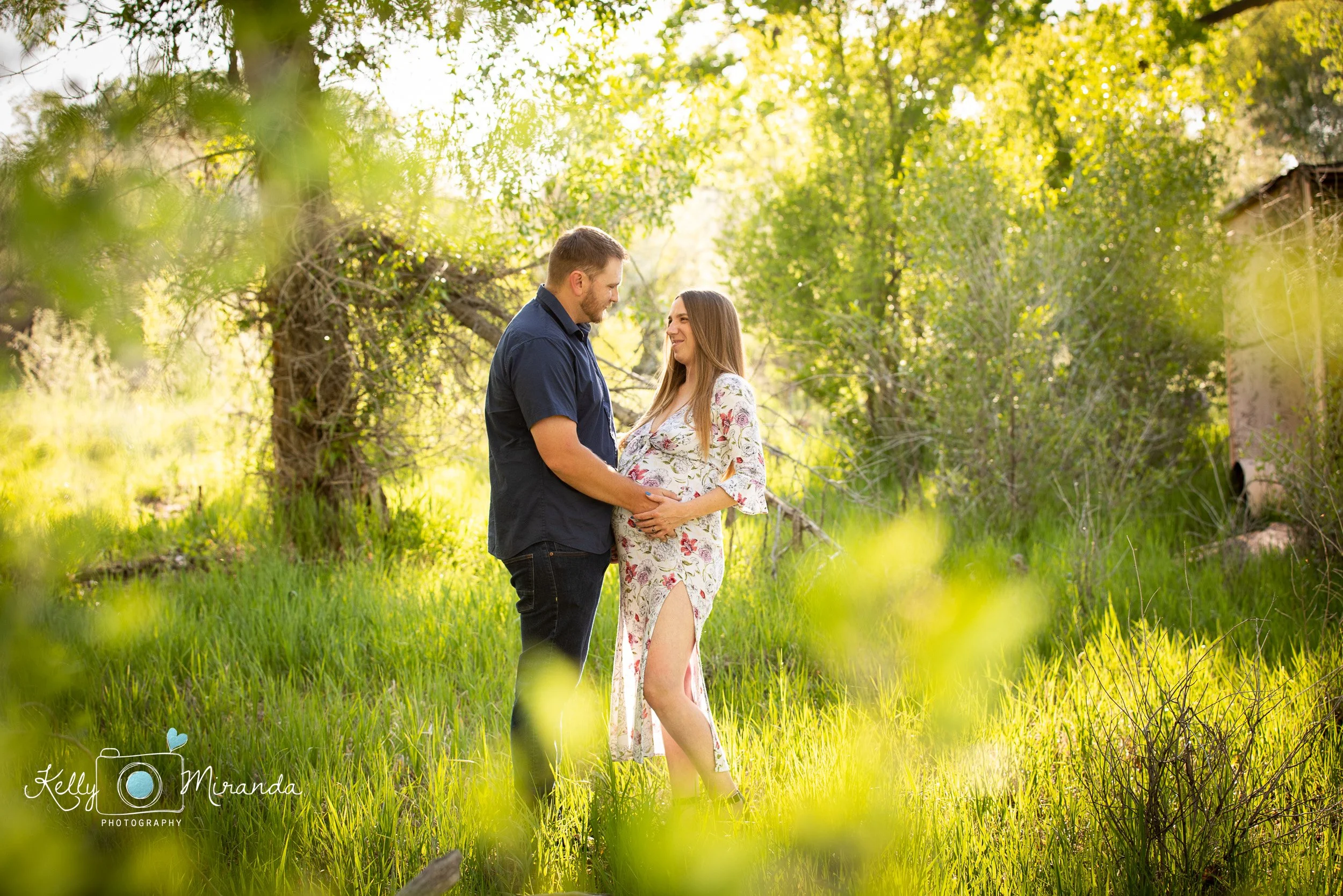 Studio Vs. Outdoor Maternity Portraits: Which is Right for You?