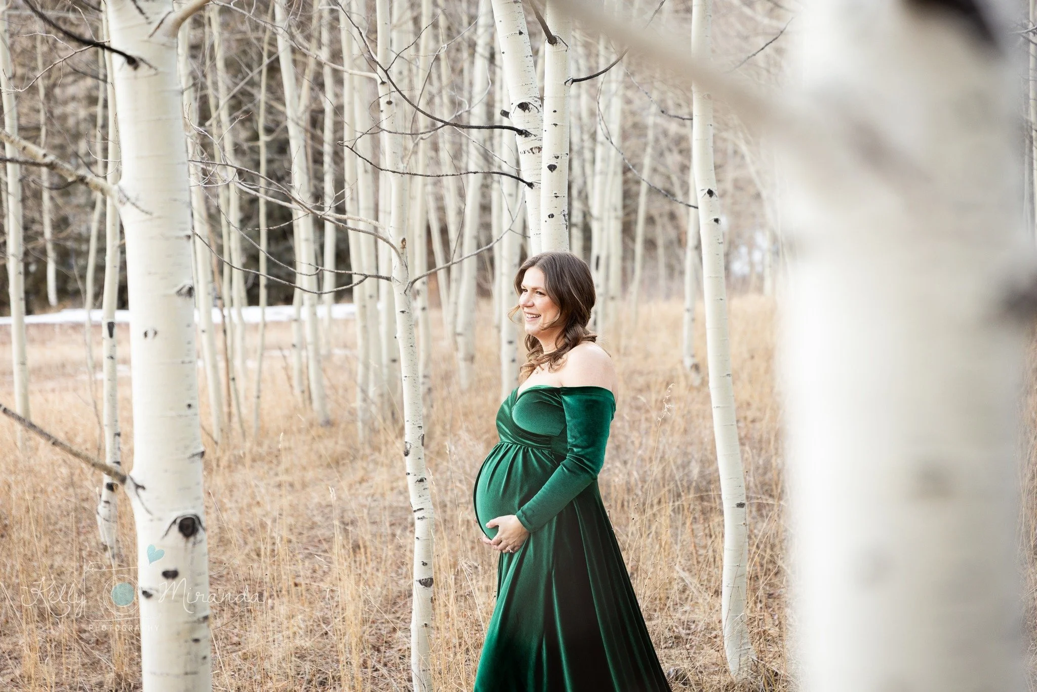 What does a maternity session look like with no snow? Well, the bare aspens are honestly bringing it so hard right now. The mountains aren't too bad either I guess..
.
.
.
.
.
.
 #cortezfamilyphotographer #farmingtonfamilyphotos #farmingtonfamilyphot