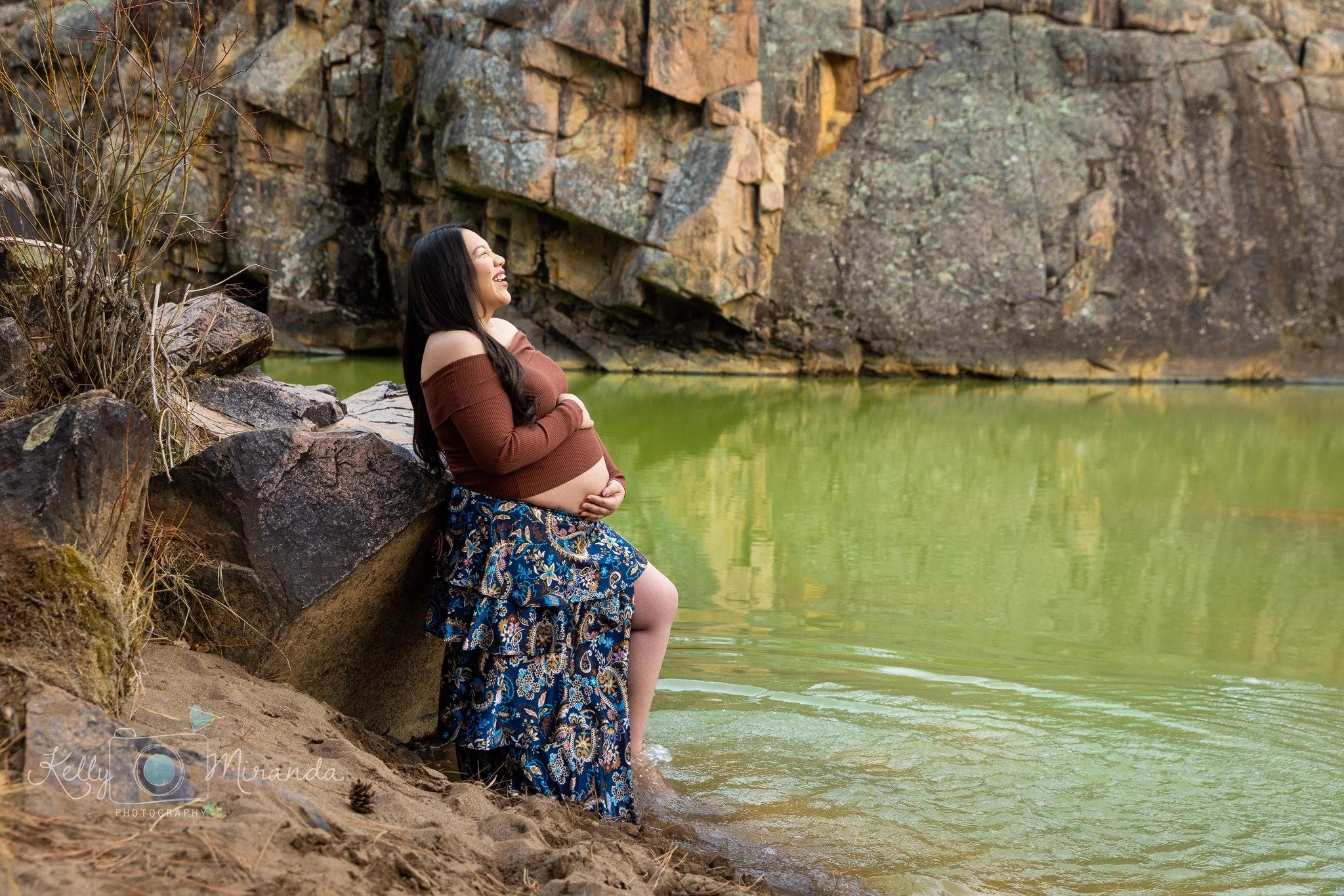 𝗛𝗼𝘁 𝘁𝗮𝗸𝗲: 𝗠𝗮𝘁𝗲𝗿𝗻𝗶𝘁𝘆 𝗽𝗵𝗼𝘁𝗼𝘀 𝗮𝗿𝗲𝗻'𝘁 𝗳𝗼𝗿 𝘆𝗼𝘂. 👀

hey're for your daughter when she asks what you looked like when you were carrying her. They're for your son when he wants to know his origin story. They're for your part