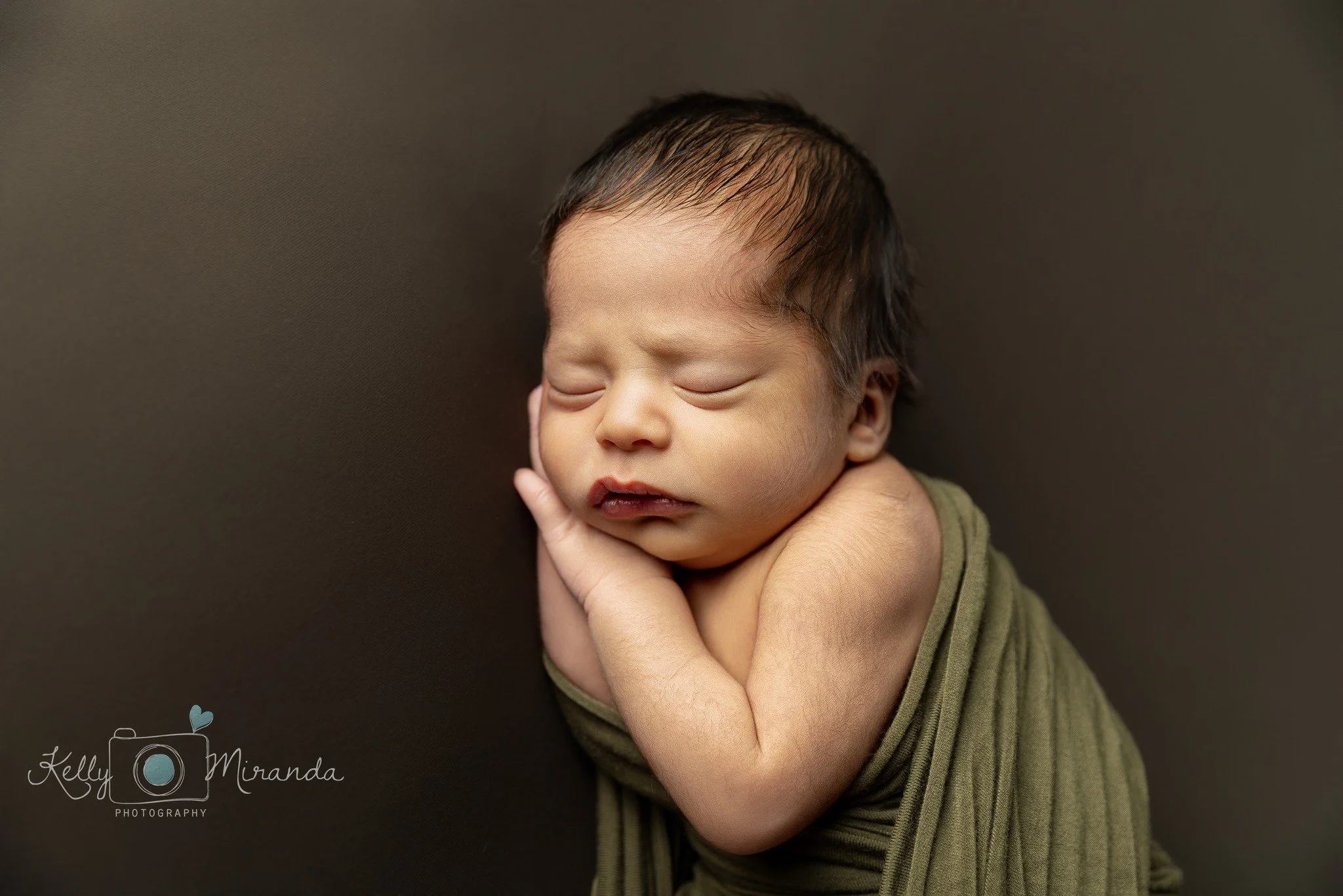 He's only this tiny for 14 days. Maybe less. ⏰
Right now he fits in the crook of your arm. His fingers wrap around just one of yours. He still smells like heaven and sleeps like he's still floating in the womb.
But by week three? He's already changin