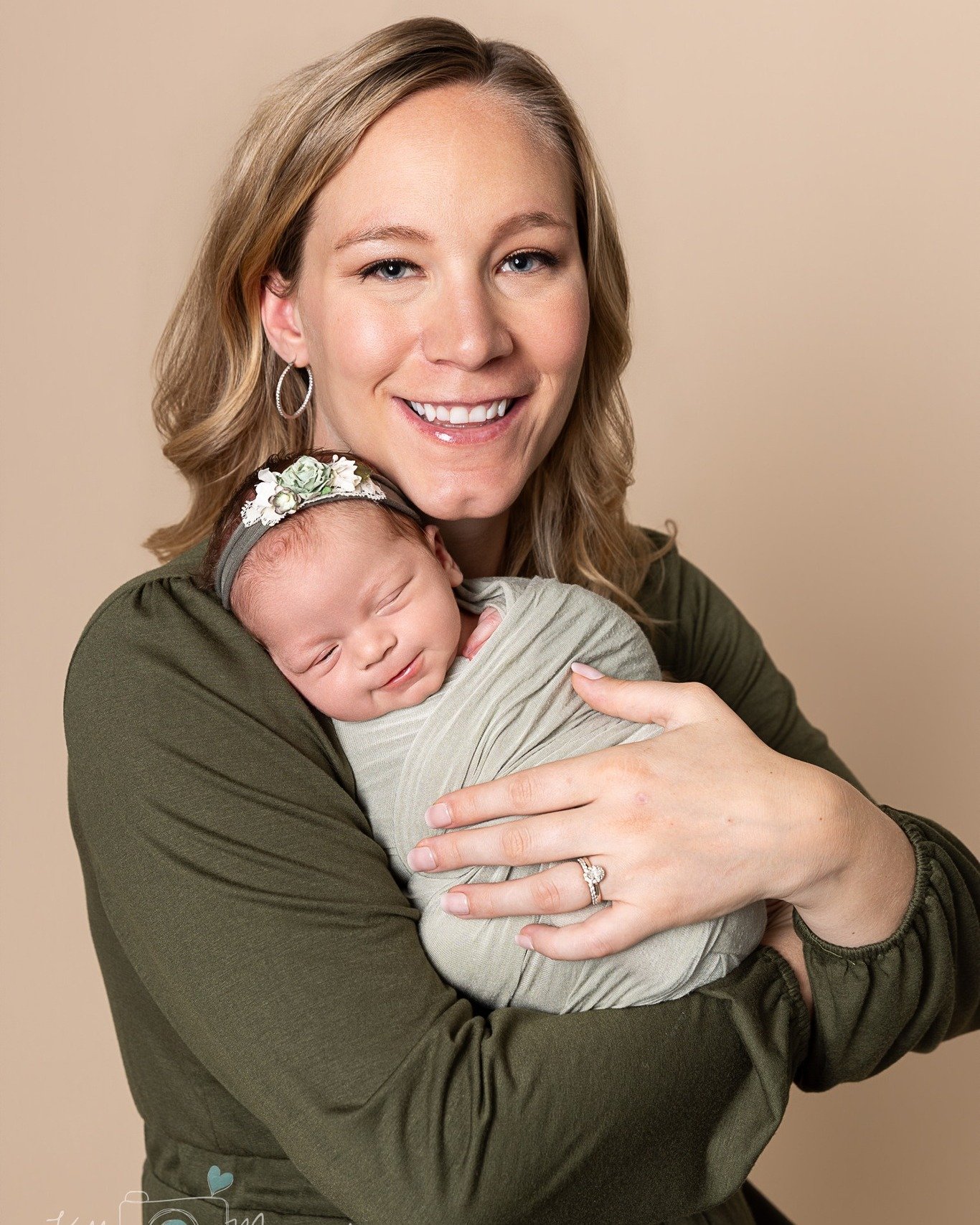This little peanut was SO smiley during her whole session!
.
.
.
.
.
.
.
 #farmingtonnewbornphotos #farmingtonnewbornphotographer #bayfieldnewbornphotography #bayfieldnewbornphotographer #corteznewbornphotographers #corteznewbornphotographer #durango