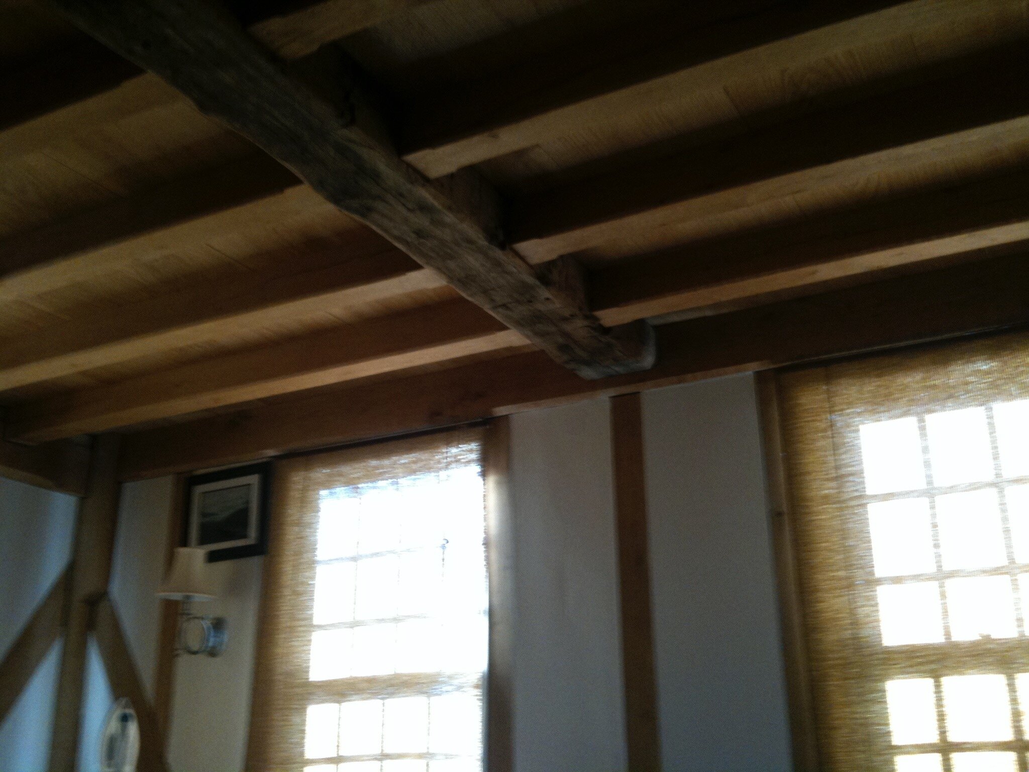78 B front room ceiling beams.JPG.jpeg