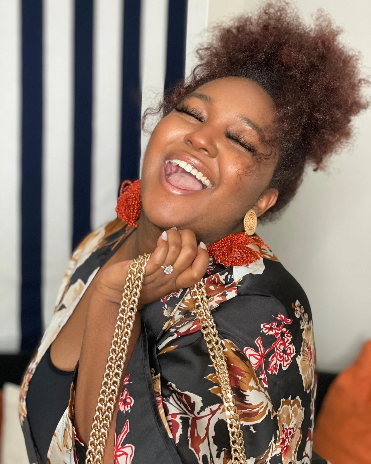 IT&rsquo;S FRIDAY! 💃🏾✨ I reserve these days for JOY ONLY! Thursday is my favorite day, which I also dedicate to strategizing and perfecting my crafts.
&bull;
Every gift God has given me I use, and am doing my due diligence to grow in. They way I do