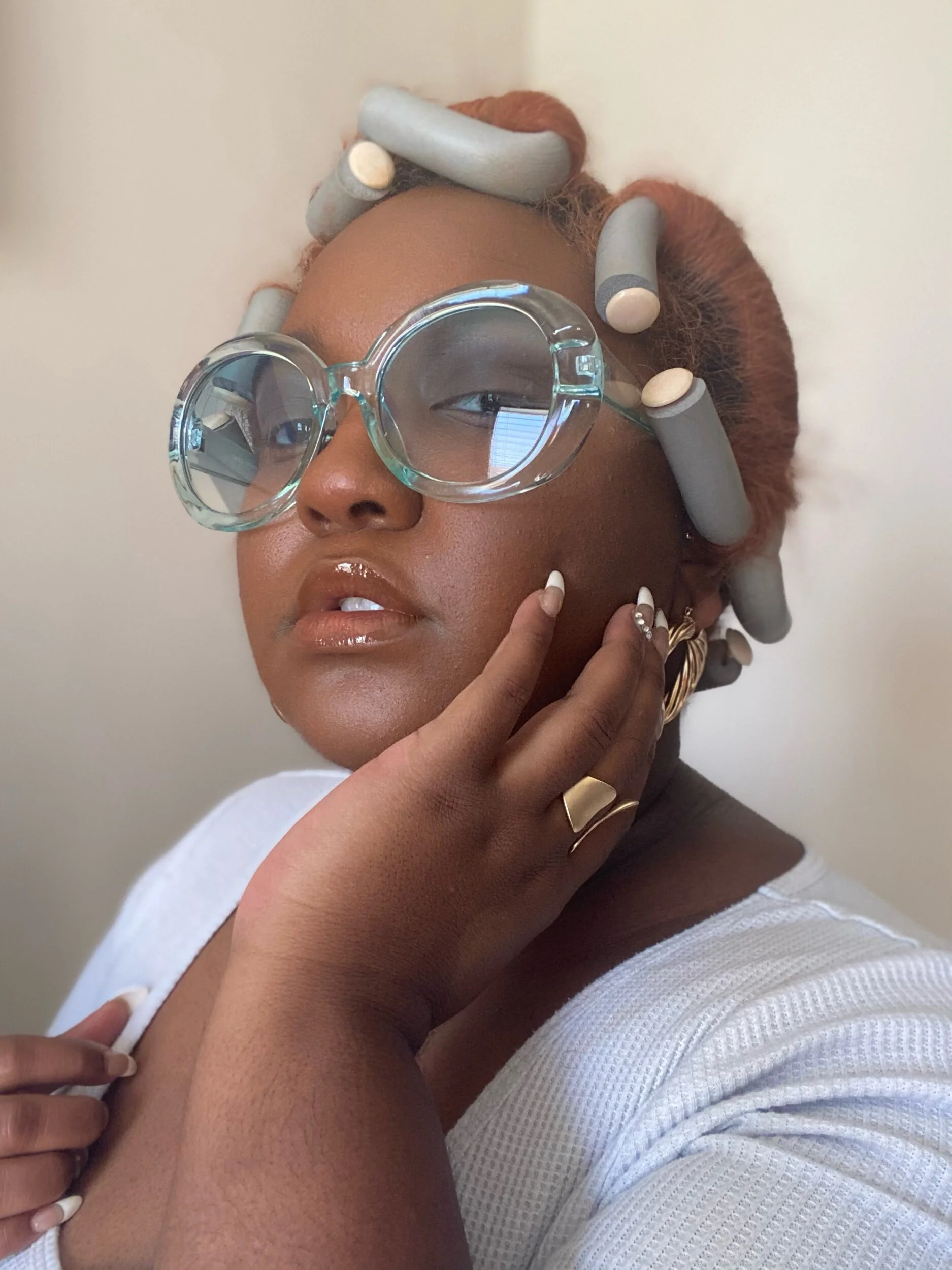 One thing about me: I’m gonna wear me some sunglasses! These retro frames are 3 year old Forever21 gems but I linked some that are similar (different shades + styles). Let me know which ones you pick up! 🦋✨ click here