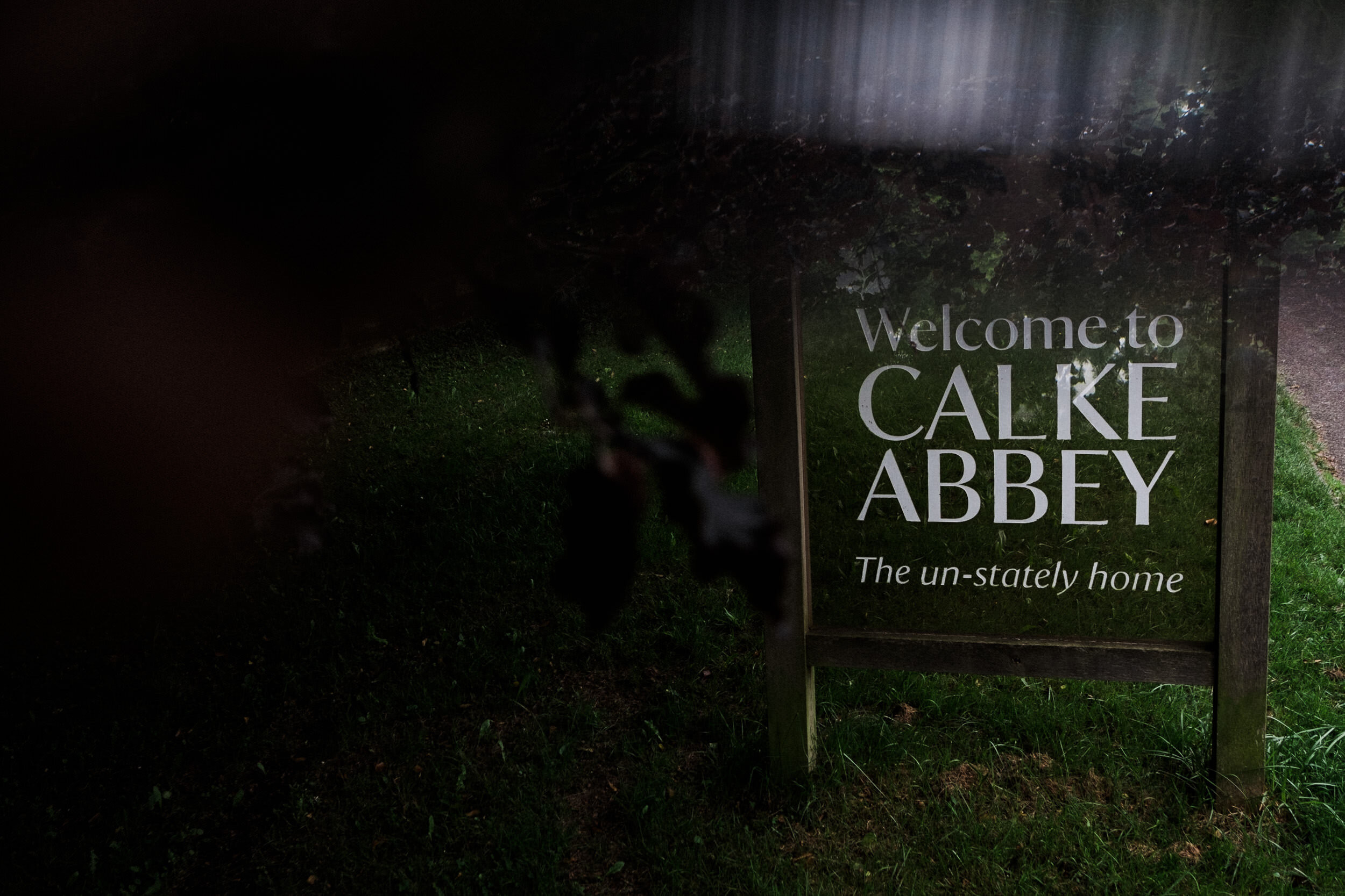 the-riding-school-calke-abbey-derbyshire-edgy-luxury-alternative-documentary-wedding-photographer-2500px_100001.jpg