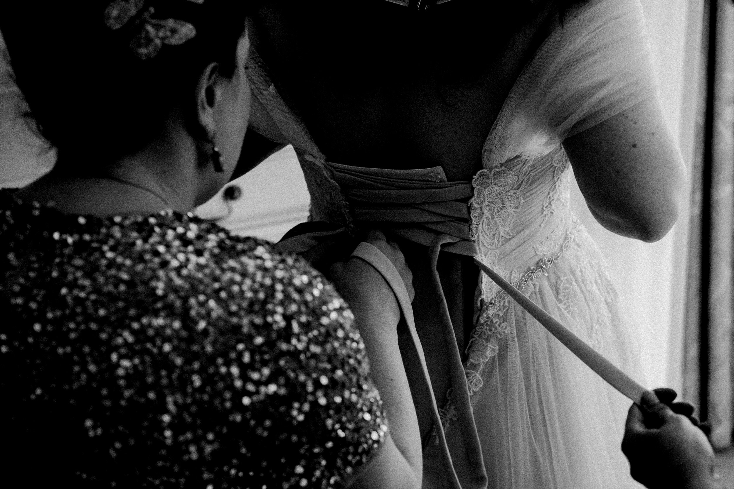 the-riding-school-calke-abbey-derbyshire-edgy-luxury-alternative-documentary-wedding-photographer-2500px_100024.jpg