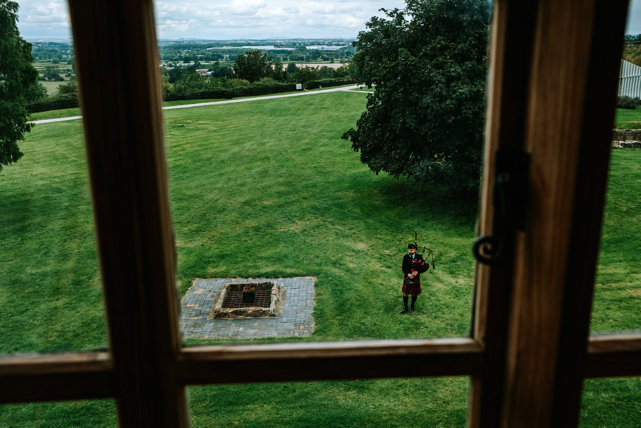 alrewas hayes-tutbury castle-wedding-photographer-100109.jpg