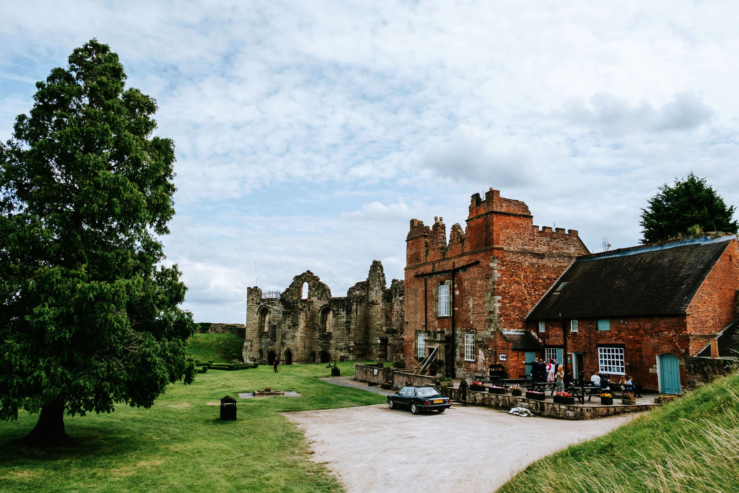 alrewas hayes-tutbury castle-wedding-photographer-100129.jpg