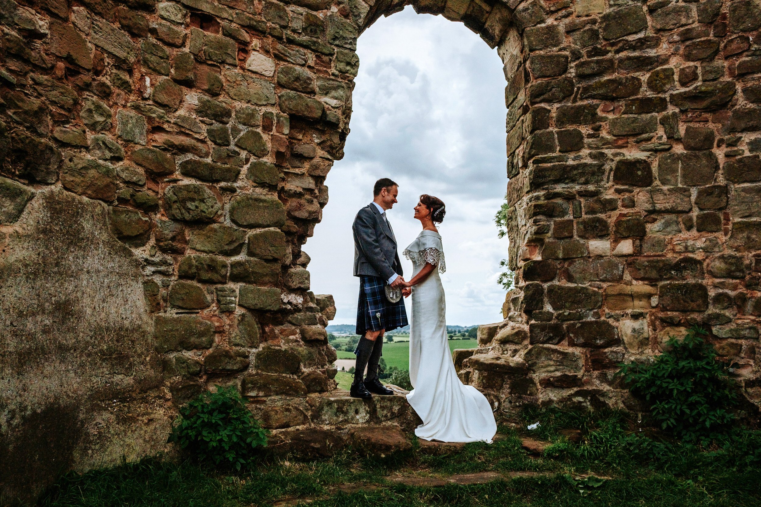 alrewas hayes-tutbury castle-wedding-photographer-100131.jpg