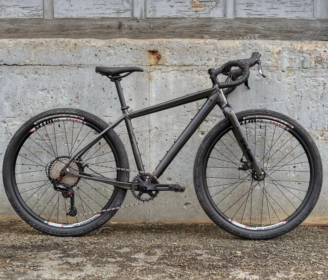 Here's a @salsacycles Stormchaser we recently built up. 👀
.
.
#custombuild #stormchaser #salsastormchaser #sensahsrxpro #1x