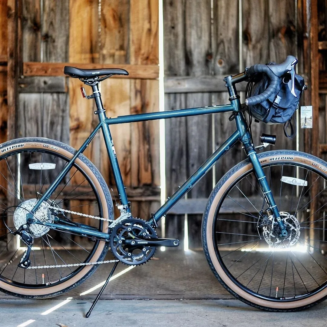 Happy to see this beautiful @konabikes Rove sent out into the world. 👌🏕 
.
.
.
All set up with a custom matching wheel with dynamo hub to power the @sinewavecycles beacon light! 
.
.
#sinewavebeacon #swiftindustries #swiftzeitgeist #zeitgeist #shut