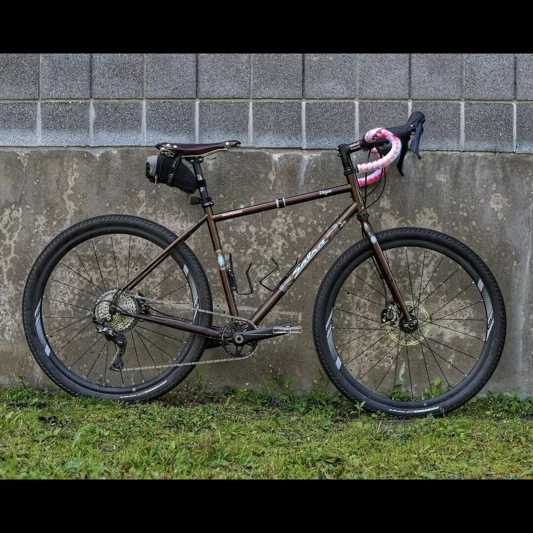 Finishing touches are looking great on our customer's @moreskybetter 2010 @salsacycles Vaya. GRX 1x11 upgrade makes it feel like a new gravel bike.
.
.
#gravelbike #salsacycles #salsavaya #upgrade #grx #shimanogrx #1x11 #newbikeday #localbikeshop #cu
