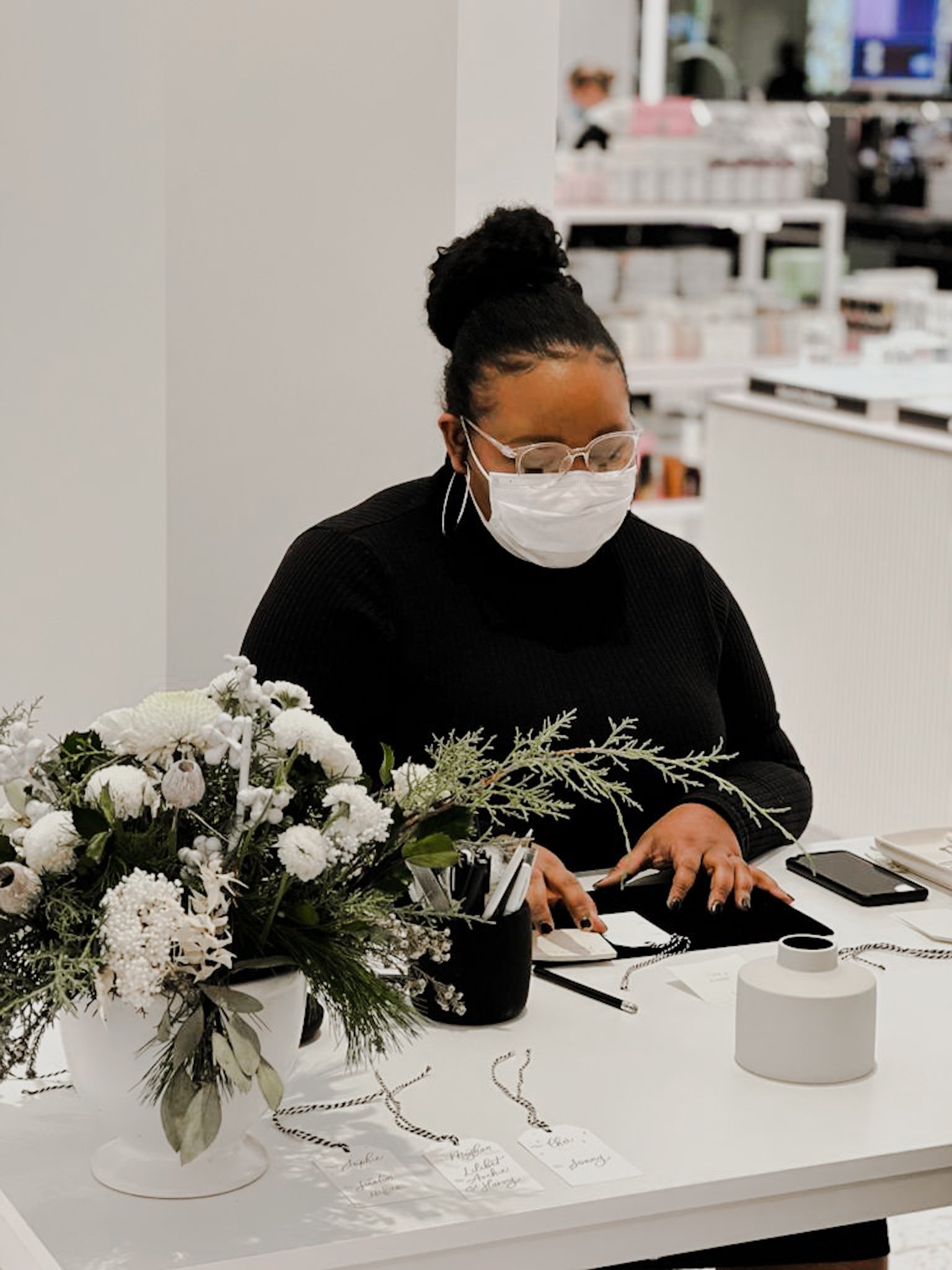 Didi Letters Live perfume bottle engraving at a luxury brand event, creating personalized guest experiences in Montreal