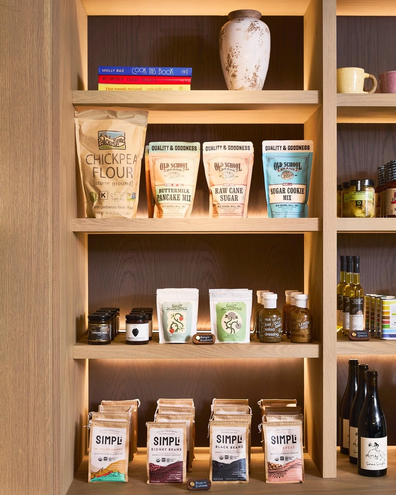 A little bit of this, a little bit of that. Find your pantry treats right here. #littlewing