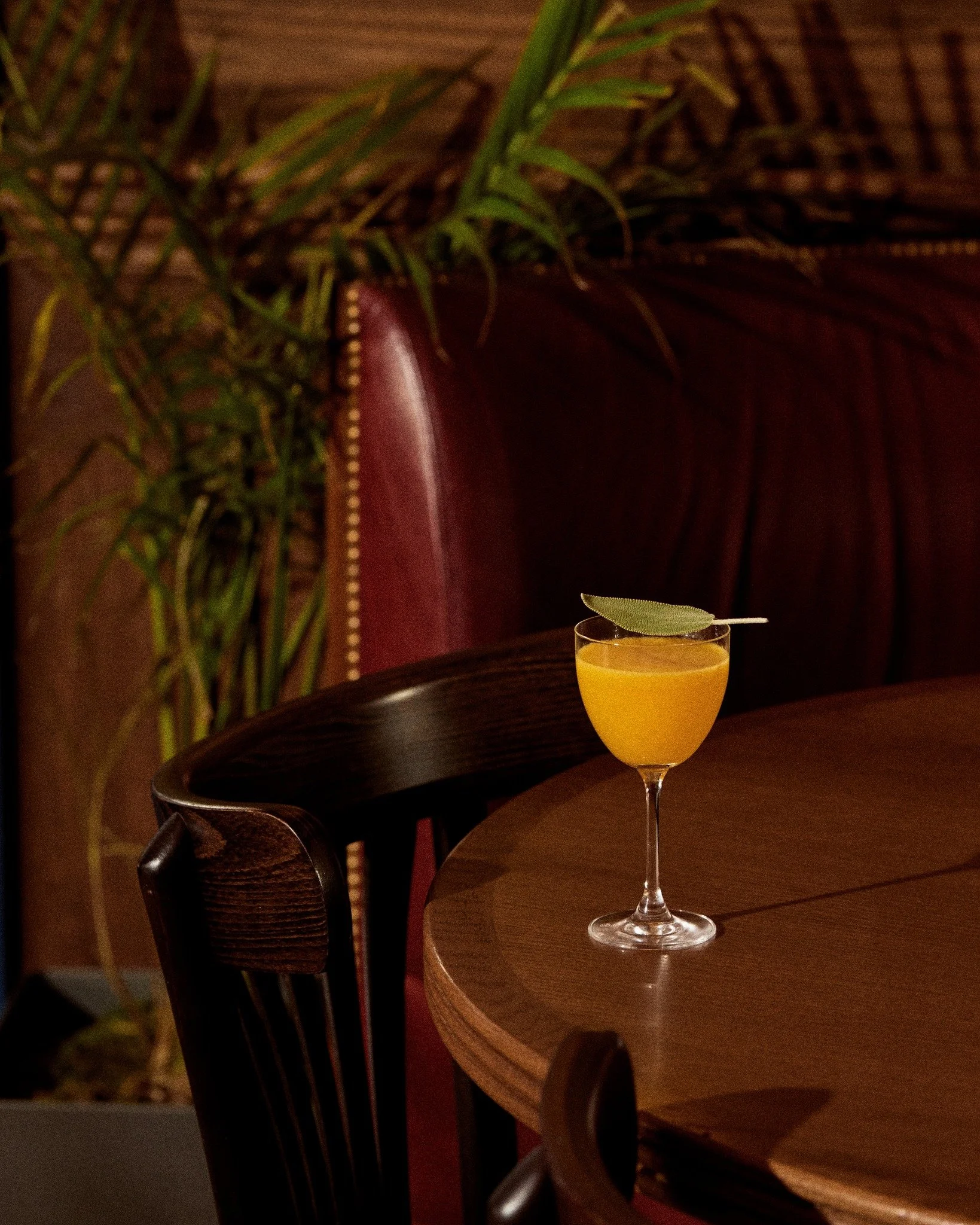 Travel light ★ MOVEABLE FEAST ★ rhum jm, sage, spiced pear, honey, lime, orange, marigold bitters. Here til 11pm #LESUPRÊMEDETROIT