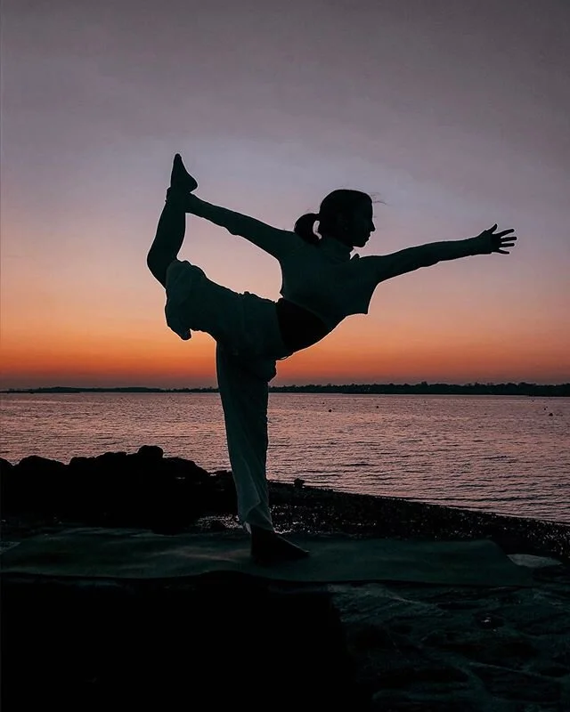 💃Dancers Pose💃
Also known as Natarajasana which means Lord of the Dance. 
Balance. Strength. Flexibility. 
This pose opens your sacral, solar plexus and heart chakra. Dancers pose has taught me power but reminds me that that power cannot exist with