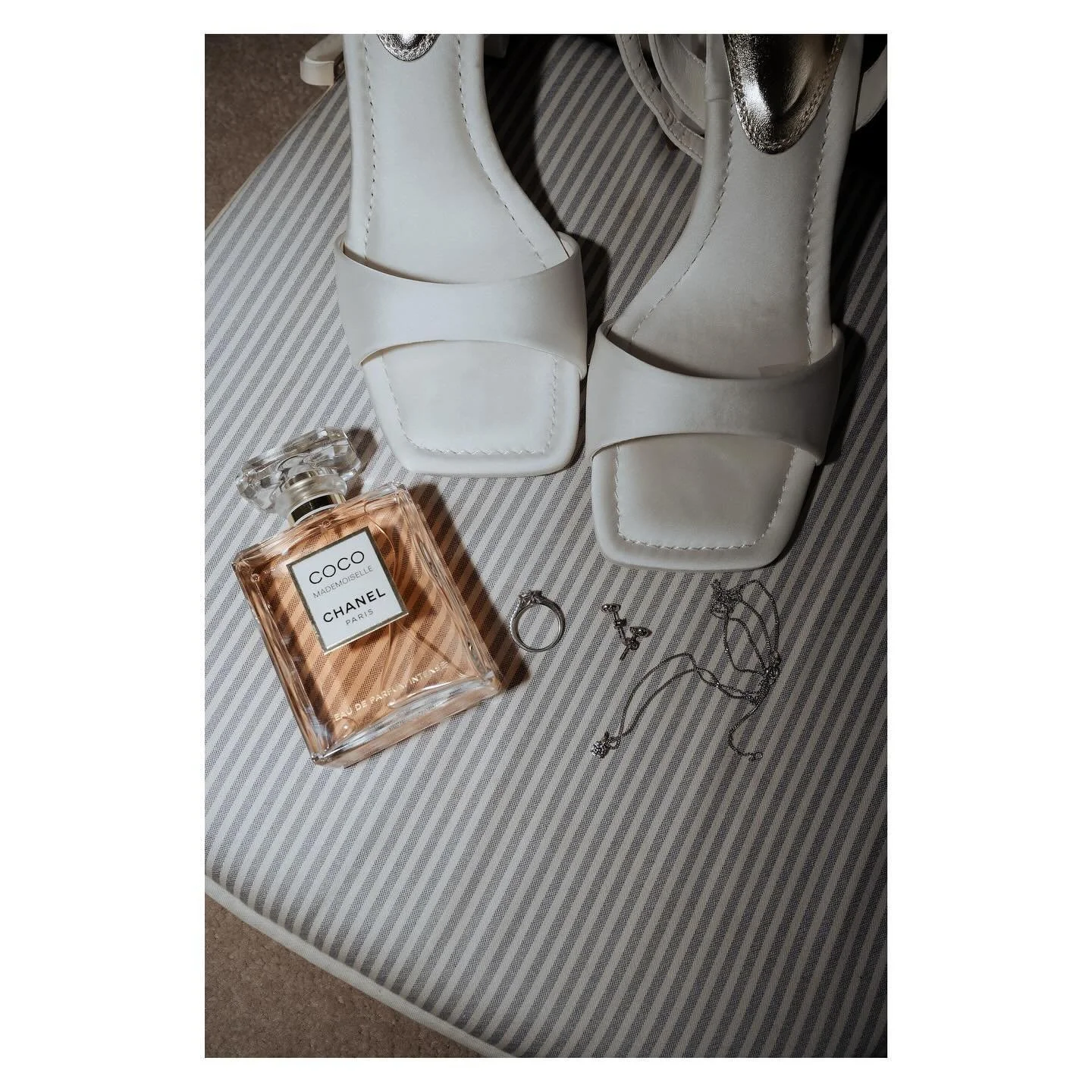 Before her reception at Norwood Park @stephaniieb chose to have her bridal preparations at her Grandmas house just stones throw away from the beautiful church they chose for their ceremony 💫

_________________________________________________

www.wi