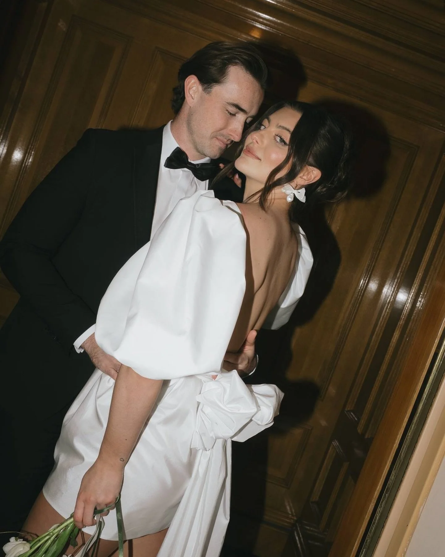 I love an intimate London elopement.  The fact that there is so much gorgeous architecture makes for a really fun couple portrait session. 

Bridal stylist &amp; make-up @evaschulze_bridalstylist
Photographer @wildheartweddingphotographyuk
Bridal Sho
