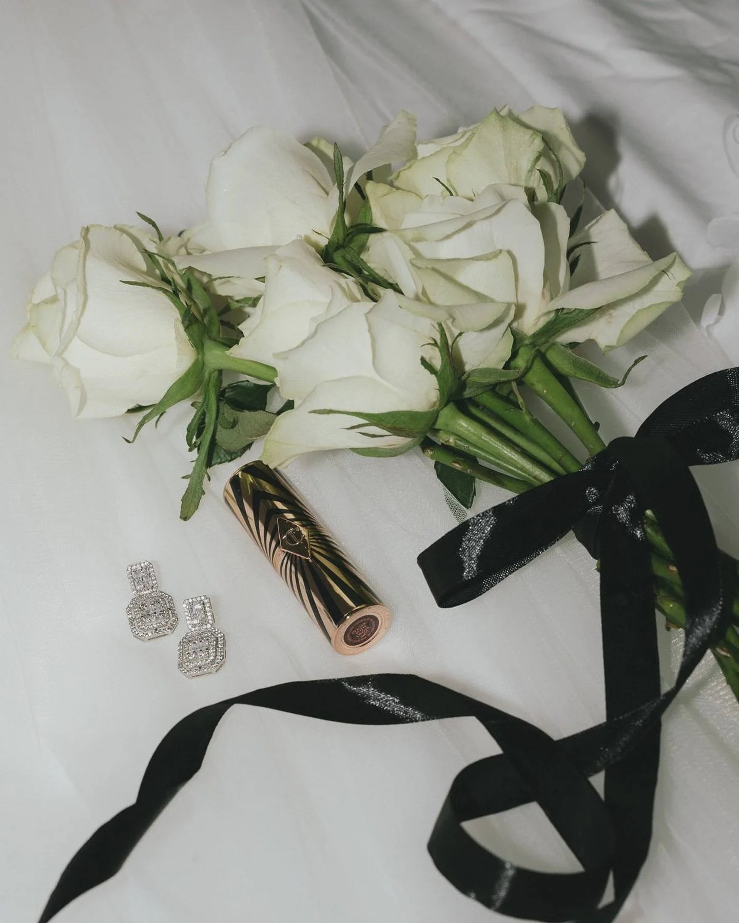 Gorgeous details from the styled shoot in London with this amazing team.  How stunning are these pieces?!

Bridal stylist &amp; make-up @evaschulze_bridalstylist
Photographer @wildheartweddingphotographyuk
Bridal Shops @chiccheri_bremen_
Robe @wildhe