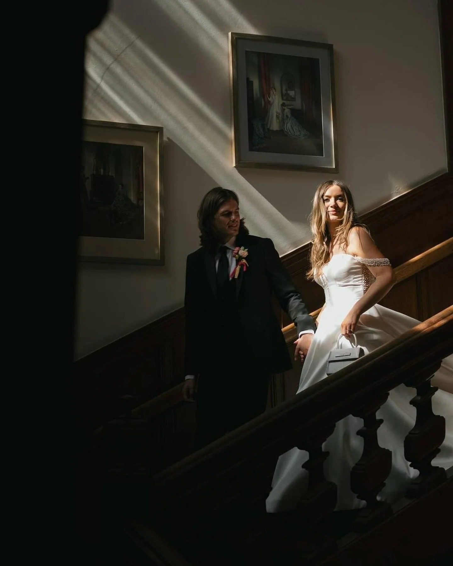 Georgie and Thom at Homewood Hall, we had a wonderful golden hour for this gorgeous pair.✨

Bride - @georgiephillipa
makeup - @haleymarie_mua 
hair - @chelseadetmaur_hair 
flowers &amp; styling - @the_flower_fairy_uk
dress - @dandolondon
Venue - @hol