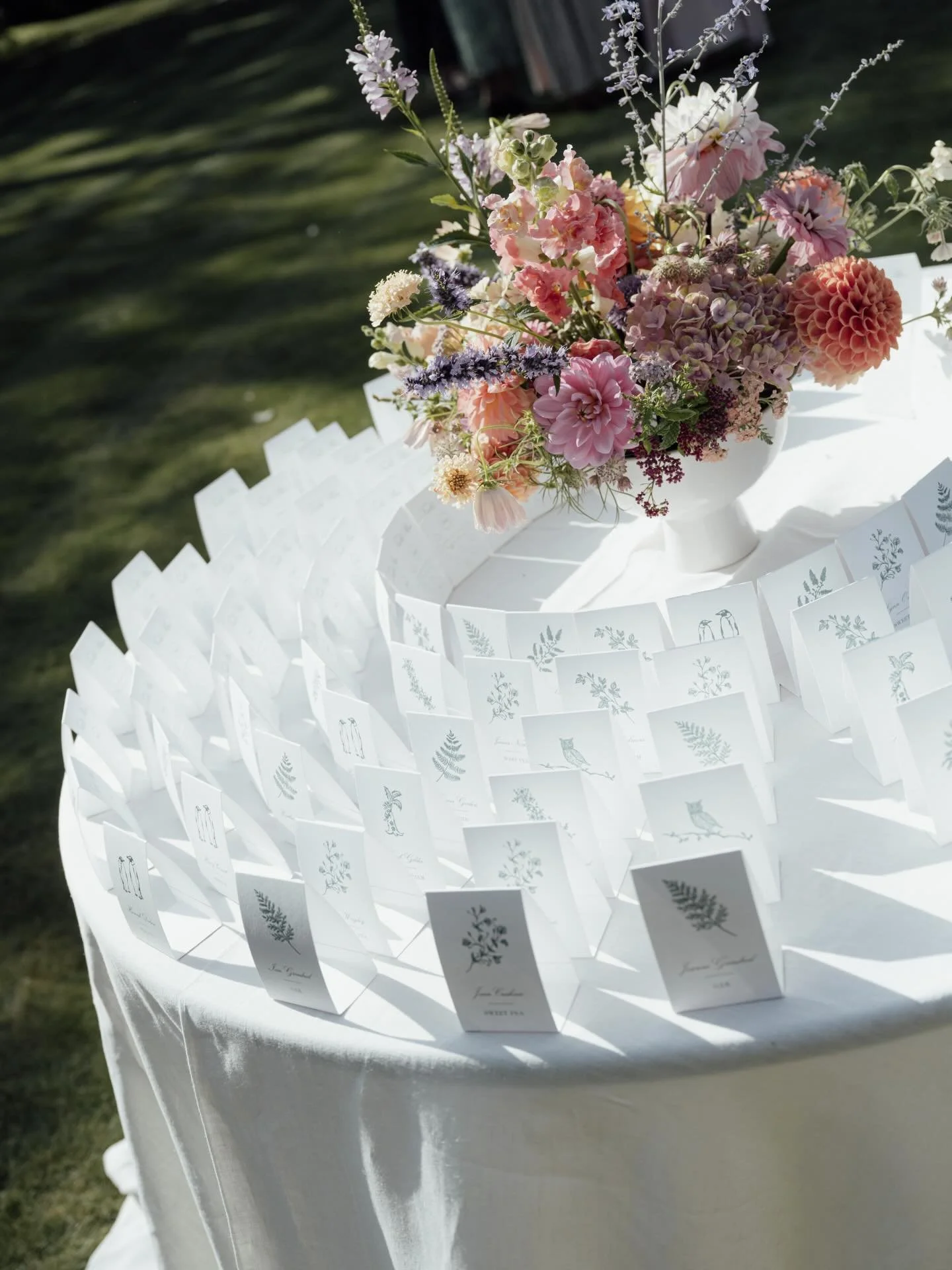 What an absolute dream of a wedding set in the beautiful blooming English garden ✨

Adored working alongside @byjenniferlouise