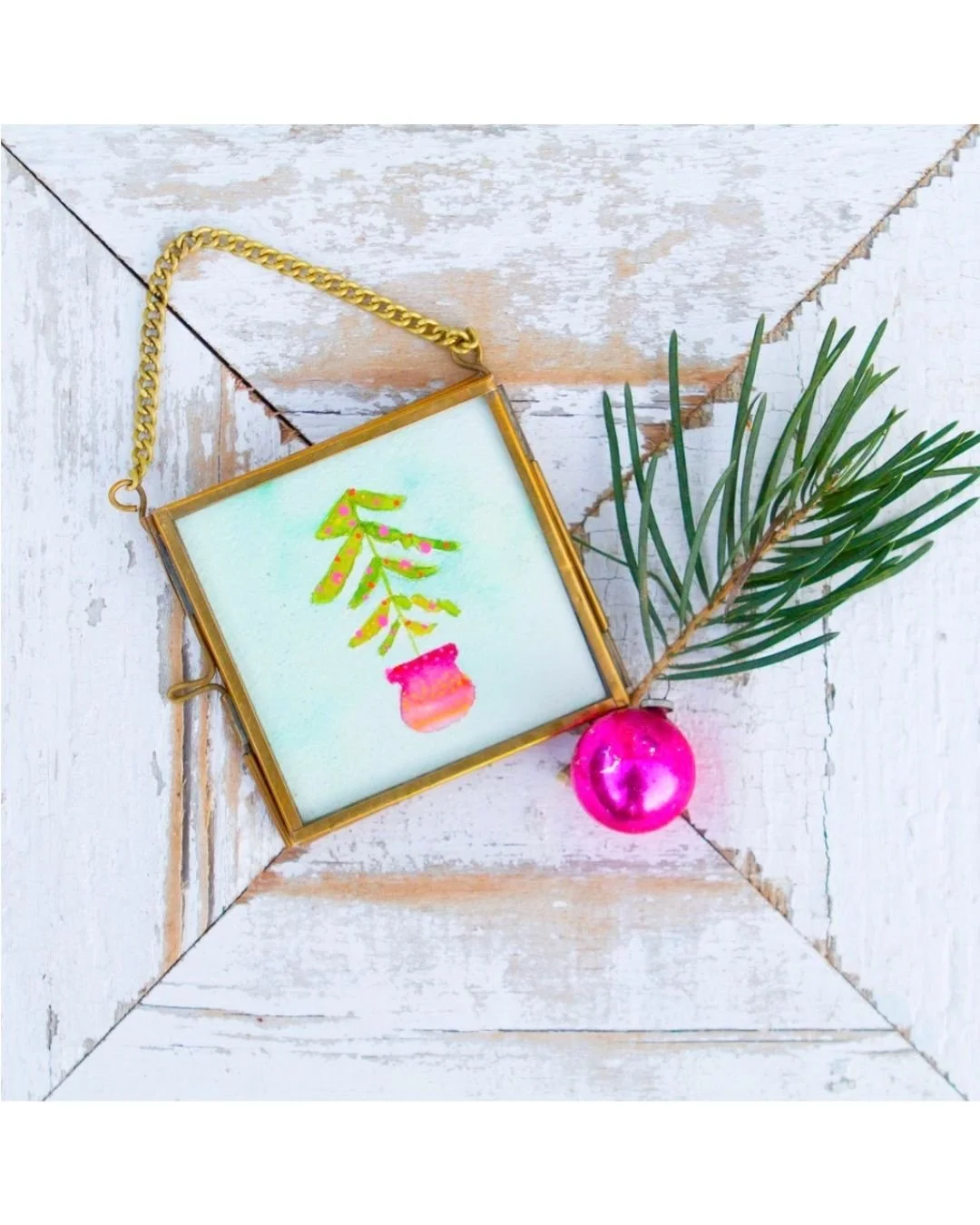 ✨ Cozy moments, tiny treasures, and a little generosity ✨

I started holiday decorating a bit early this year, leaning into the coziness of the season...soft lights, candles, and quiet moments that make this season feel gentle and bright. ✨

In betwe