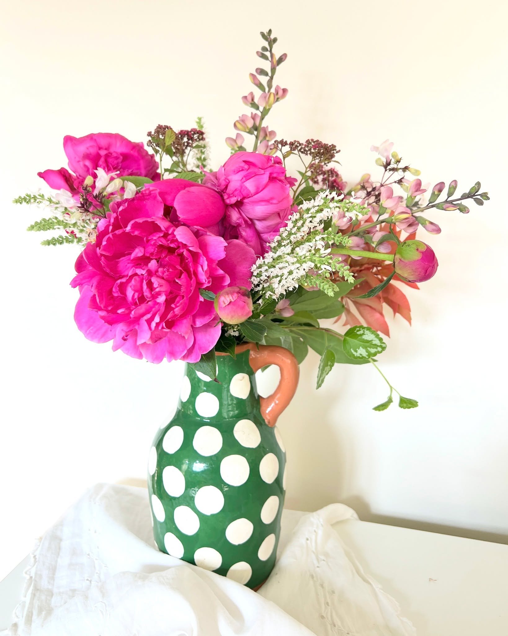 🌸 Posie Portrait 🌸

&ldquo;Where flowers bloom, so does hope." ~Lady Bird Johnson 🌸

Even when life feels heavy, simple things like fuchsia peonies remind me that small bursts of color and life can still soften our hearts and lift our spirits