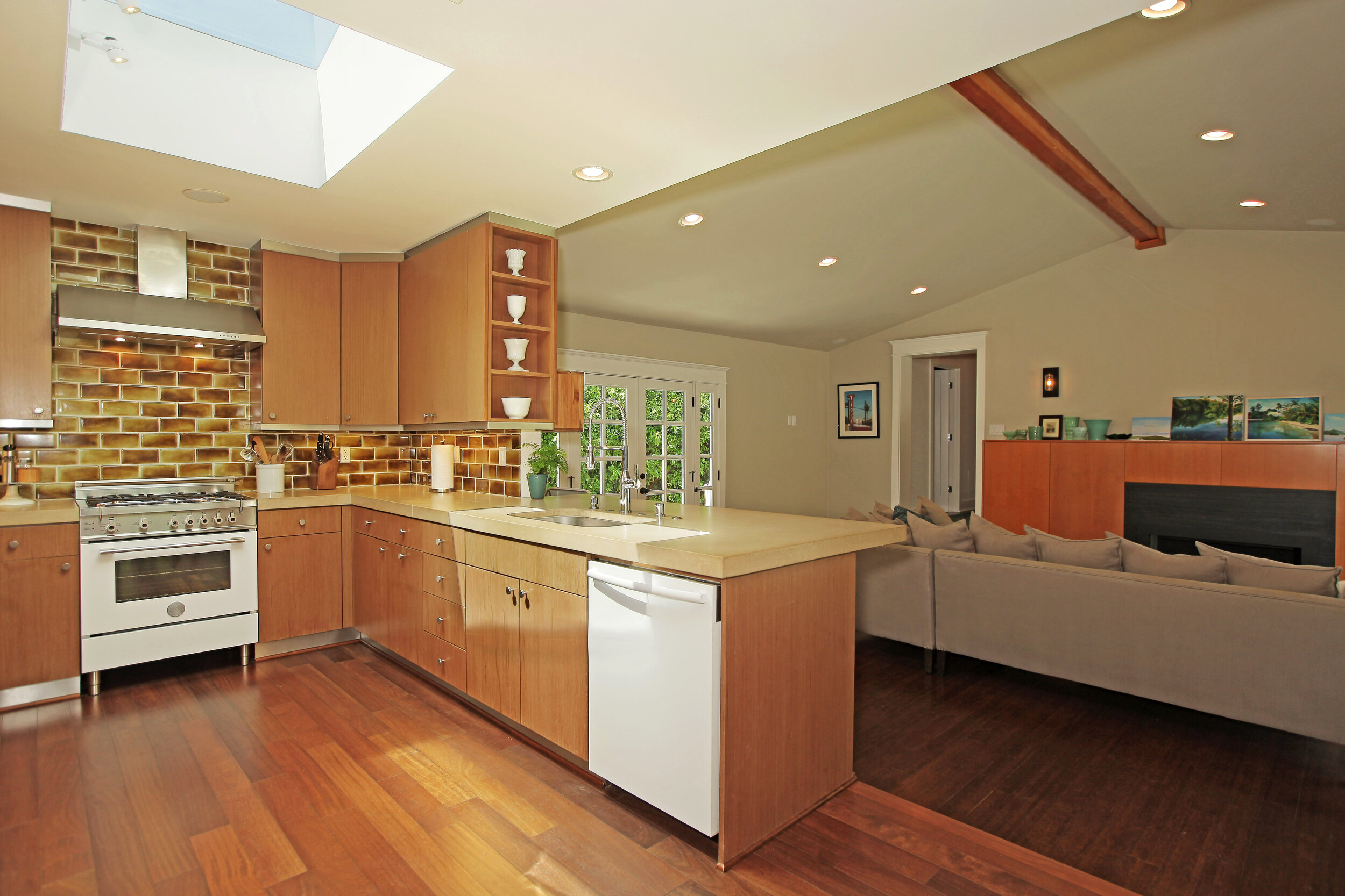 SANTA MONICA BUNGALOW