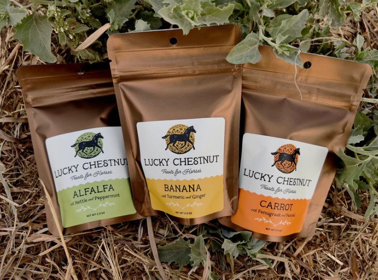 Feeling like it's time for a mini giveaway 🥰

Who wants a treat tasting bundle from @luckychestnut.co ?!
Alfalfa, Banana &amp; Carrot - no molasses, soy or corn. 
&quot;Real ingredients. No junk. Just love.&quot; As an added perk, Lucky Chesnut uses