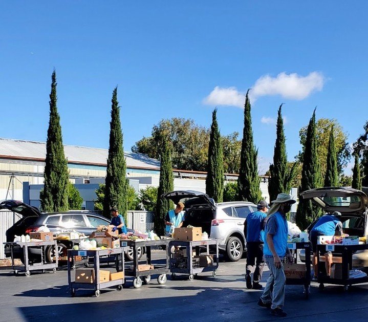 At our food pantry, we put a crate full of fresh groceries into you car 🚙 Our operations are able to accommodate such a large amount individuals in our community thanks to our volunteers! Thank you!

👉Become a Volunteer: https://loom.ly/CcrEhw0

#v