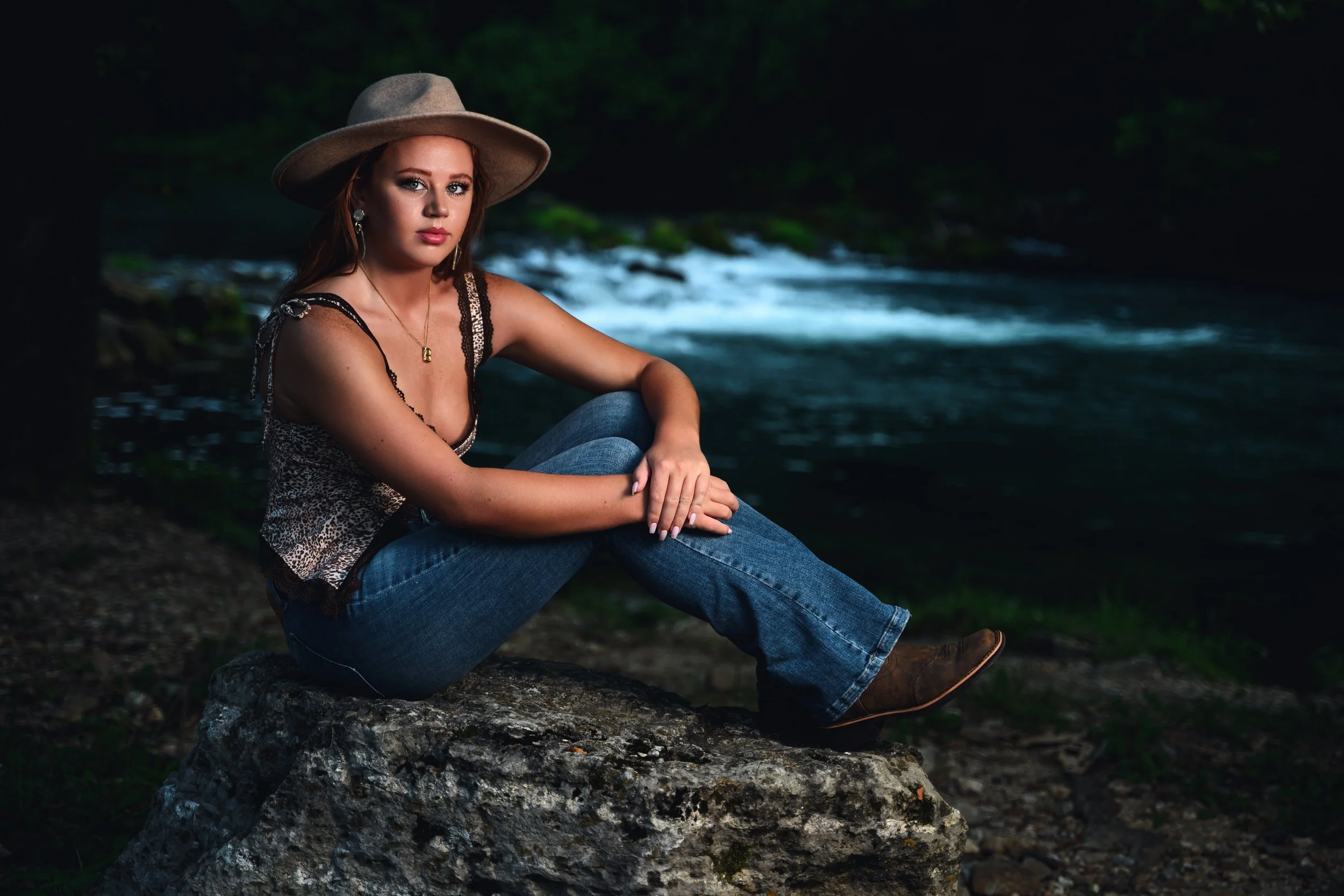 Senior Portrait of a girl with a hat at Bennett Spring State Park next to the water.