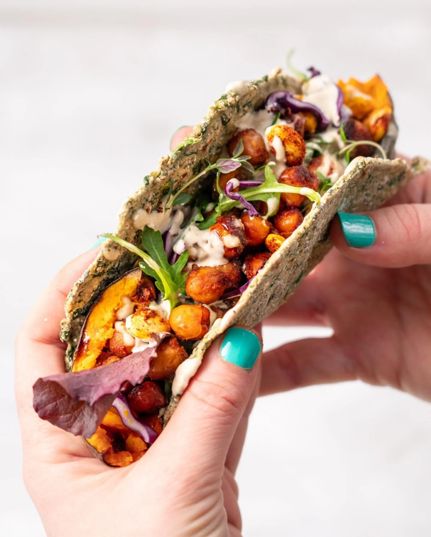 Gluten-Free Oat Spinach Wraps with BBQ Chickpeas, Roast Pumpkin &amp; Tahini Drizzle 💕❤️

Nothing like a hands on build-your-own meal! This one's made from simple, wholesome ingredients and requires no fancy equipment.

These wraps are fun and easy 