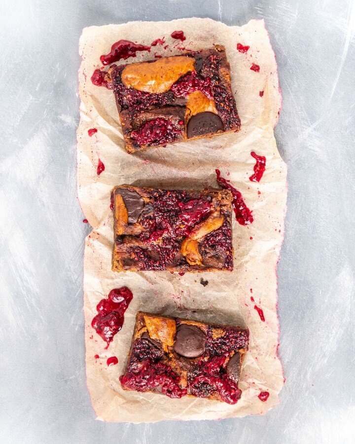 ✨JOIN ME!✨ and learn to make these Peanut Butter &amp; Jam Chickpea Blondies!

This is one of the mouthwatering recipes we&rsquo;ll be making together on Sun 7th 2-4pm at my Nourishing Sweet Treats online fundraiser cook-along for @madeinhackney.

Th