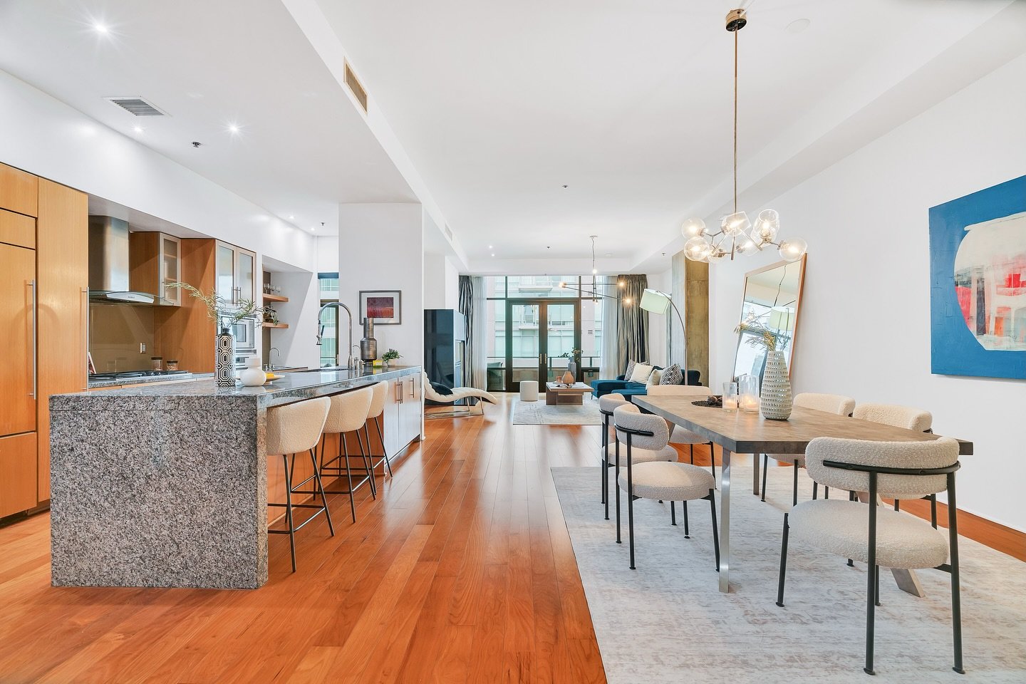 ✨JUST LISTED!✨
OPEN HOUSE THIS SAT (4/26) &amp; SUN (4/27) 2-5 PM

An alluring Luxury PENTHOUSE unit with a sophisticated and modern design, set in the desirable Elleven Building in South Park of DTLA! This beautiful penthouse features sun-filled win