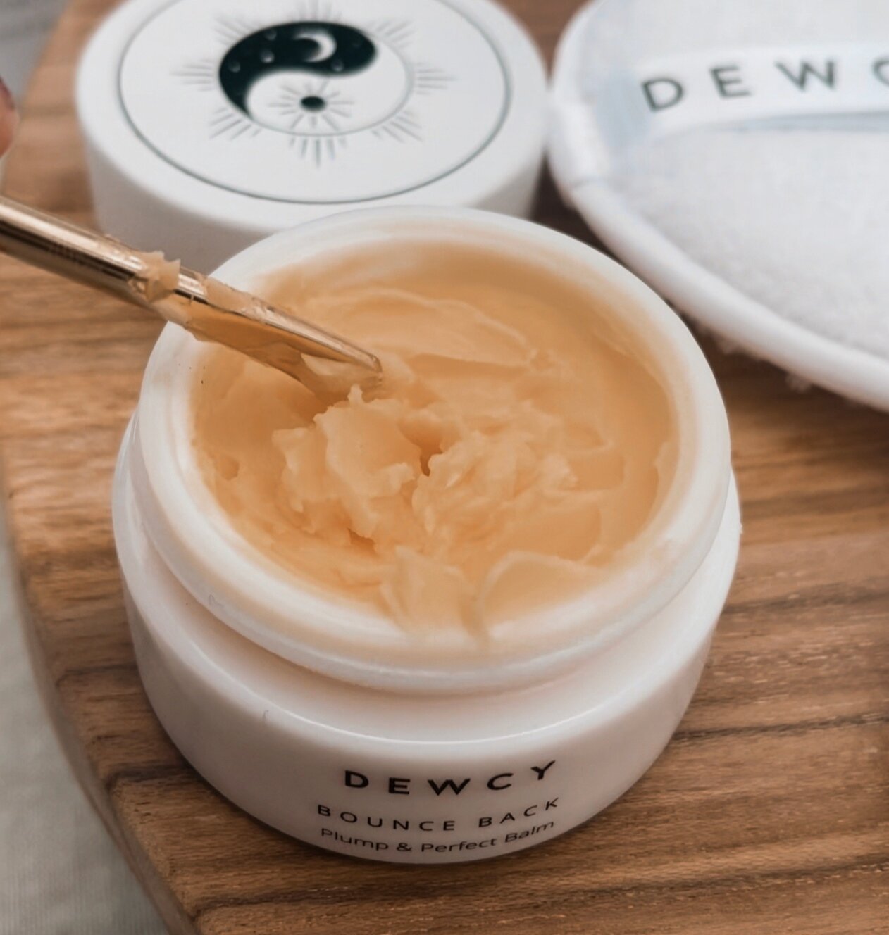 Creamy &amp; oh so dreamy ☁️ 

Our waterless formula ensures our balms are concentrated. Meaning one balm pot lasts up to 10 months, even when used daily!

You only need a grain of rice amount to cover your face, neck and d&eacute;colletage. Instant 