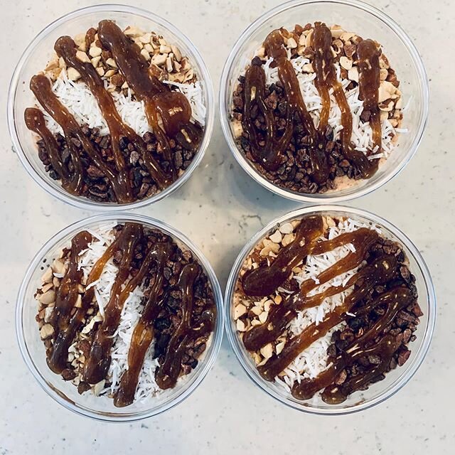 Have you tried our Chocolate Almond Overnight Oats yet? They are the perfect grab n go breakfast. The best part is that they are VEGAN🙌🏻