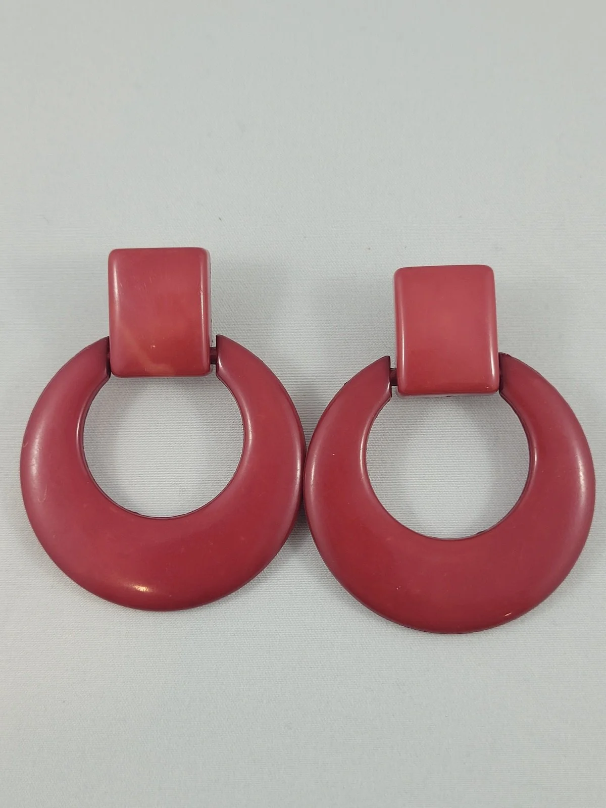 Italian Brev. Pat Brevetto Patent Door Knocker Deep Rose Pink Lucite Plastic Flat Hoop Clip-on Earrings.jpg (Copy)