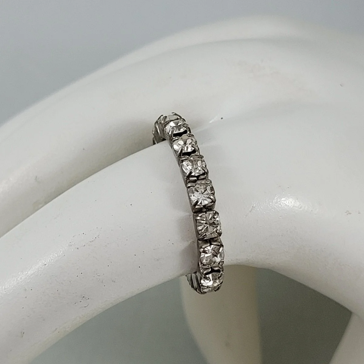 1950's Prong Set Faceted Clear Crystal Rhinestone Silver Plate Cup Chain Stretch Ring