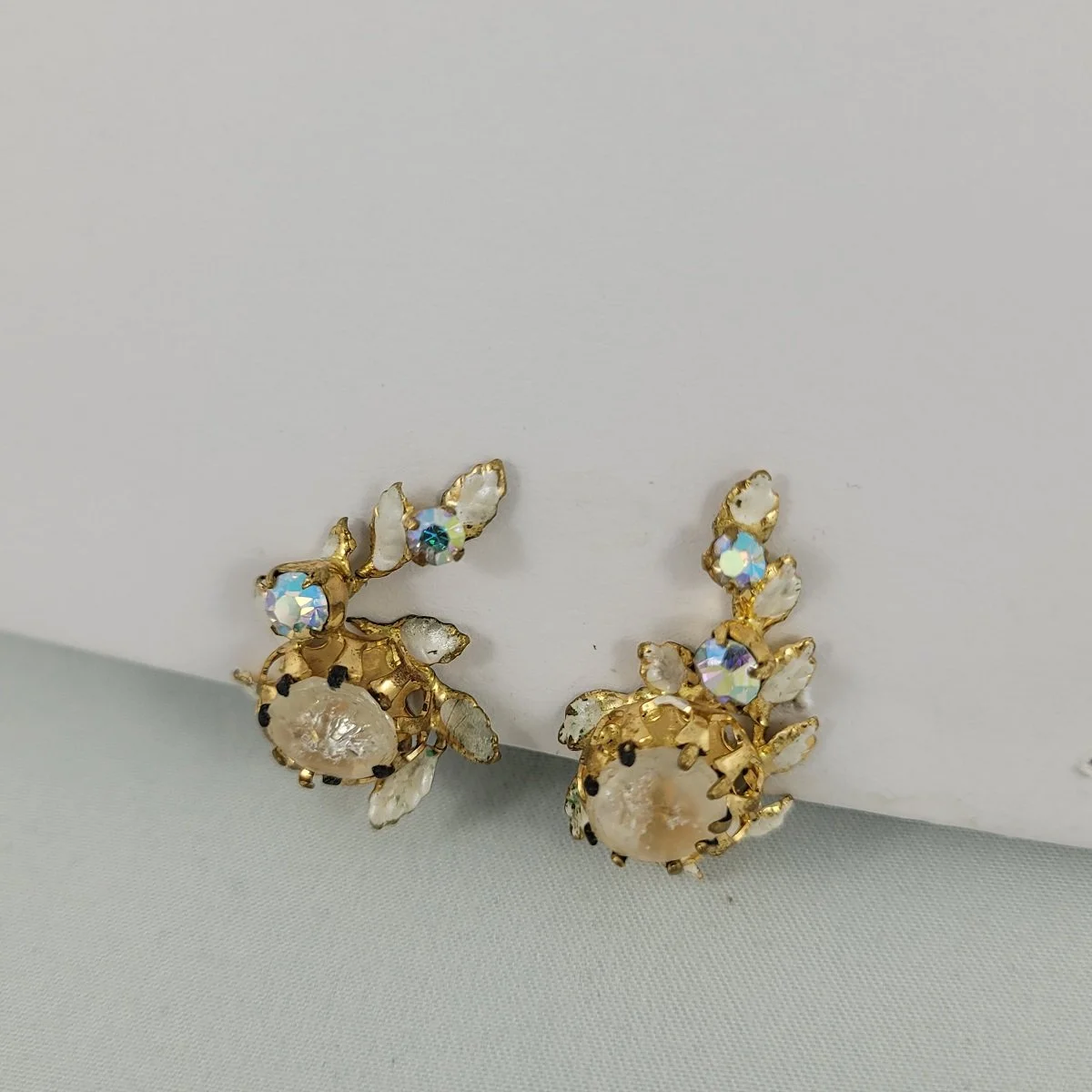 Austria 1950's Crackled Glass Aurora Borealis Rhinestone Enamel Brass 1 Inch Leaf Climber Clip-on Earrings Side View