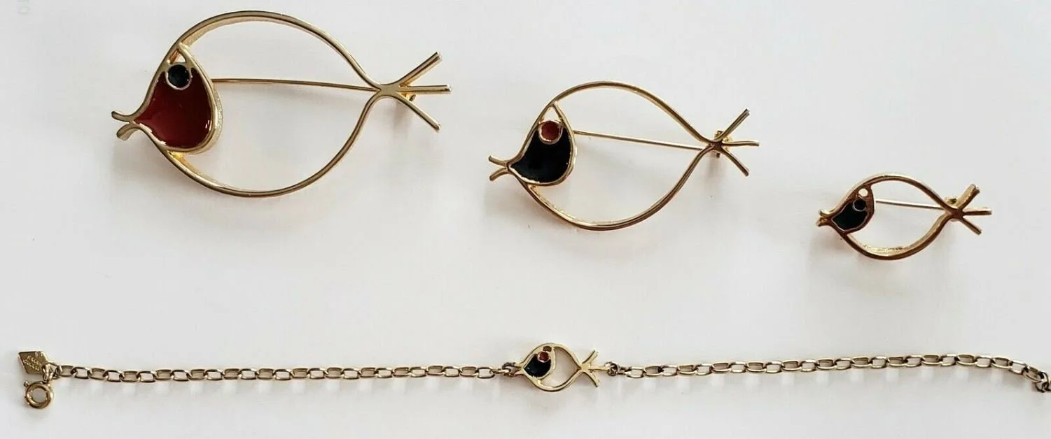 Sarah Coventry Modernist Red Enamel Gold-tone Fish Brooch - Set