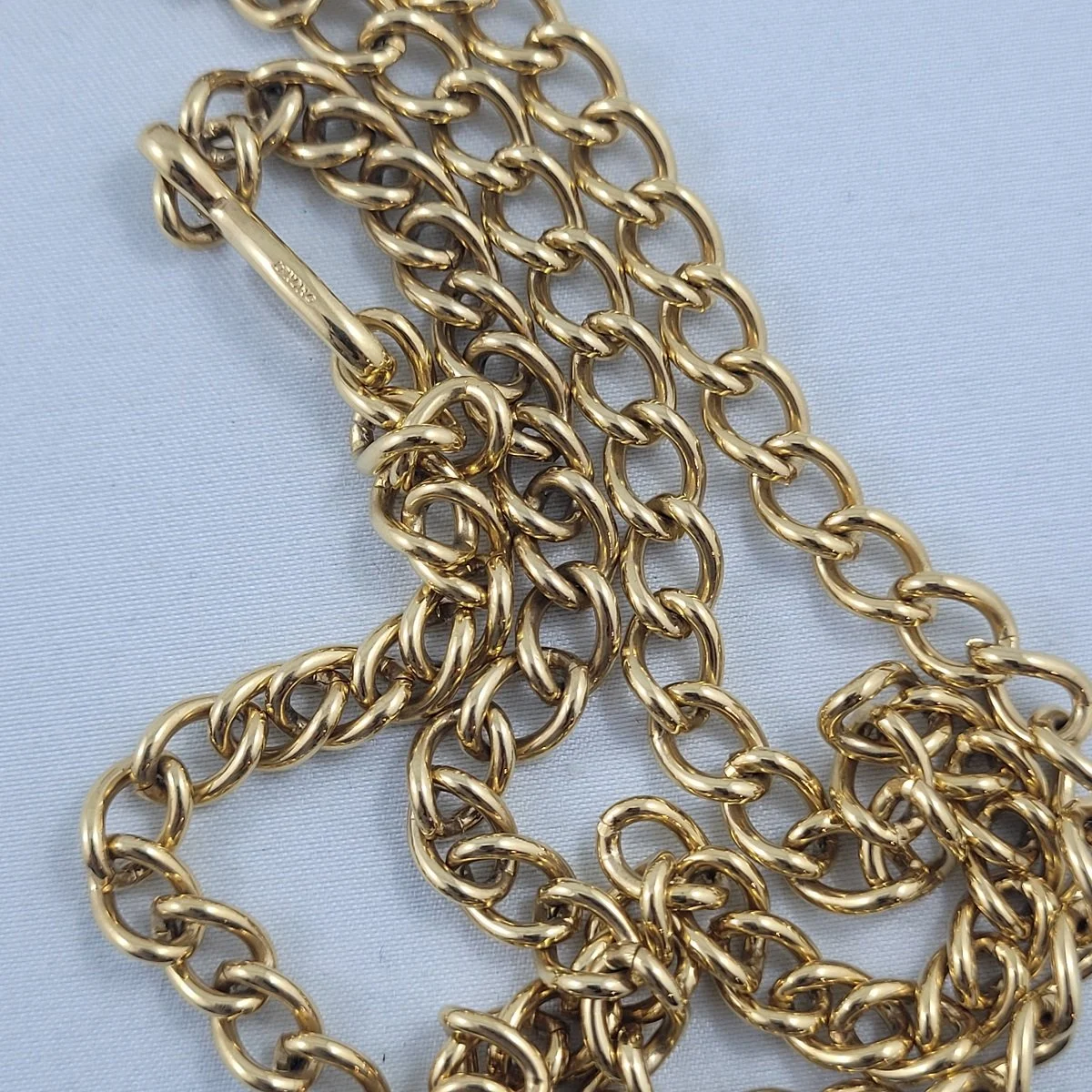 Monet 1970's Monochrome Gloss Enamel Gold 5mm Curb Chain Fixed Articulated Pendant Opera Necklace -3.jpg