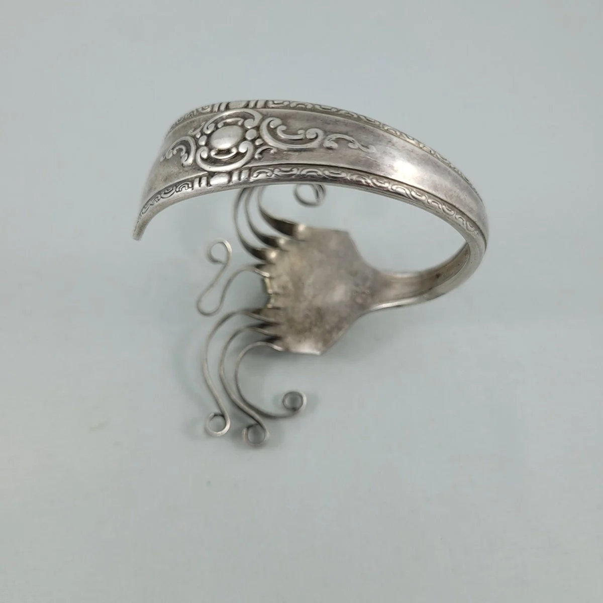 Artisan Silver Plate Curled Fork Tine Blue Glass Cabochon Open Cuff Bracelet Harmony House Plate AA+ MAYTIME Pattern 1944