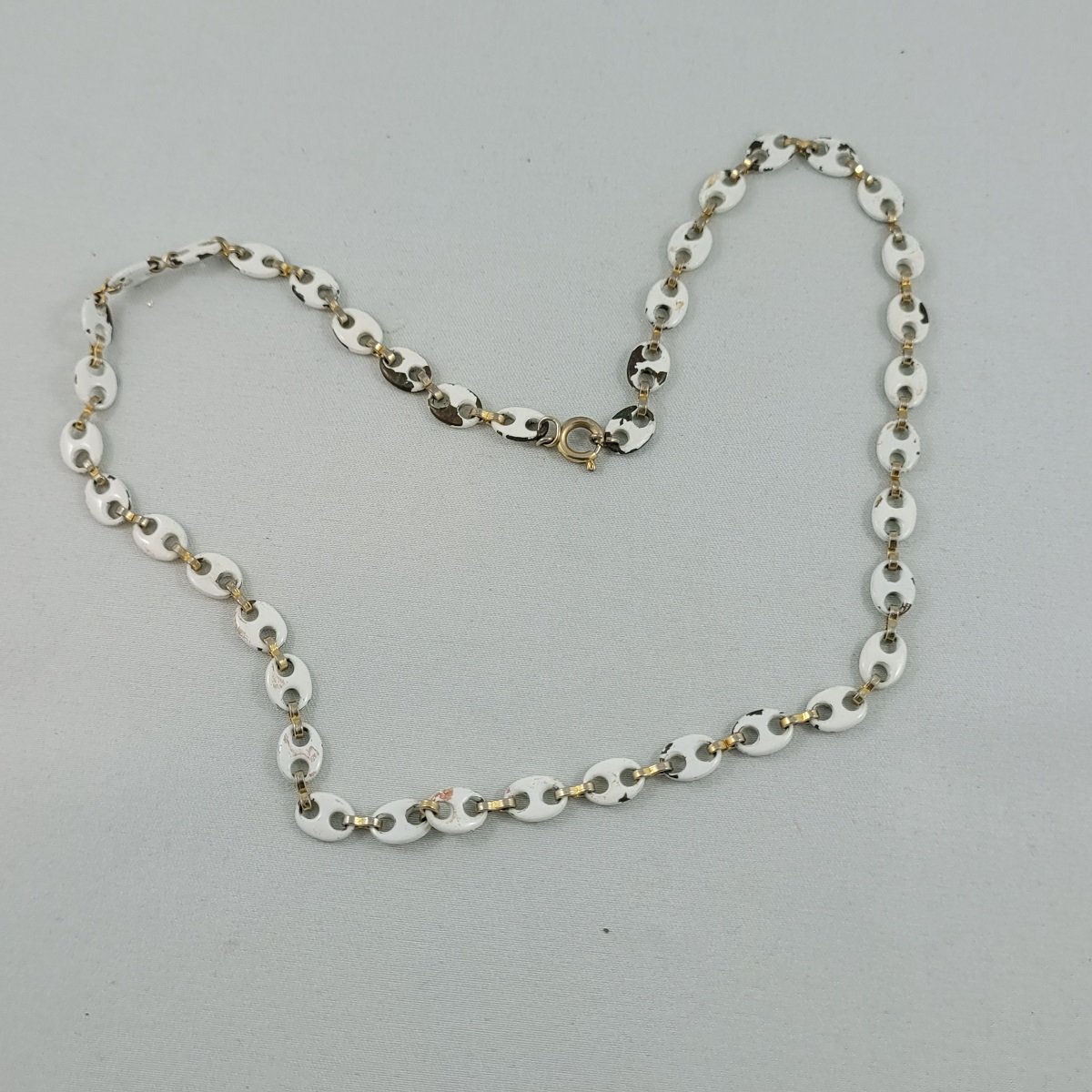 1980's White Enameled Copper 6.5mm Puffed Mariner Gucci Link Chain 18.25 Inch Princess Necklace Front View
