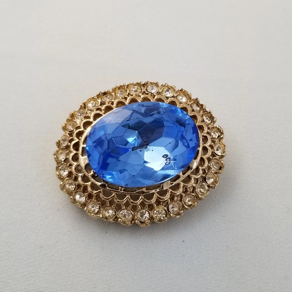 Austrian Unmarked Faceted Simulated Blue Sapphire Clear Chaton Rhinestone Gold Plated Open-back Oval Brooch