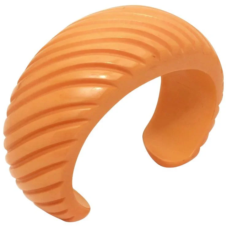 1940's Carved-Bakelite-Cuff-Bracelet-Butterscotch-Yellow-pic-1A-2048_10.10-47-f.jpg