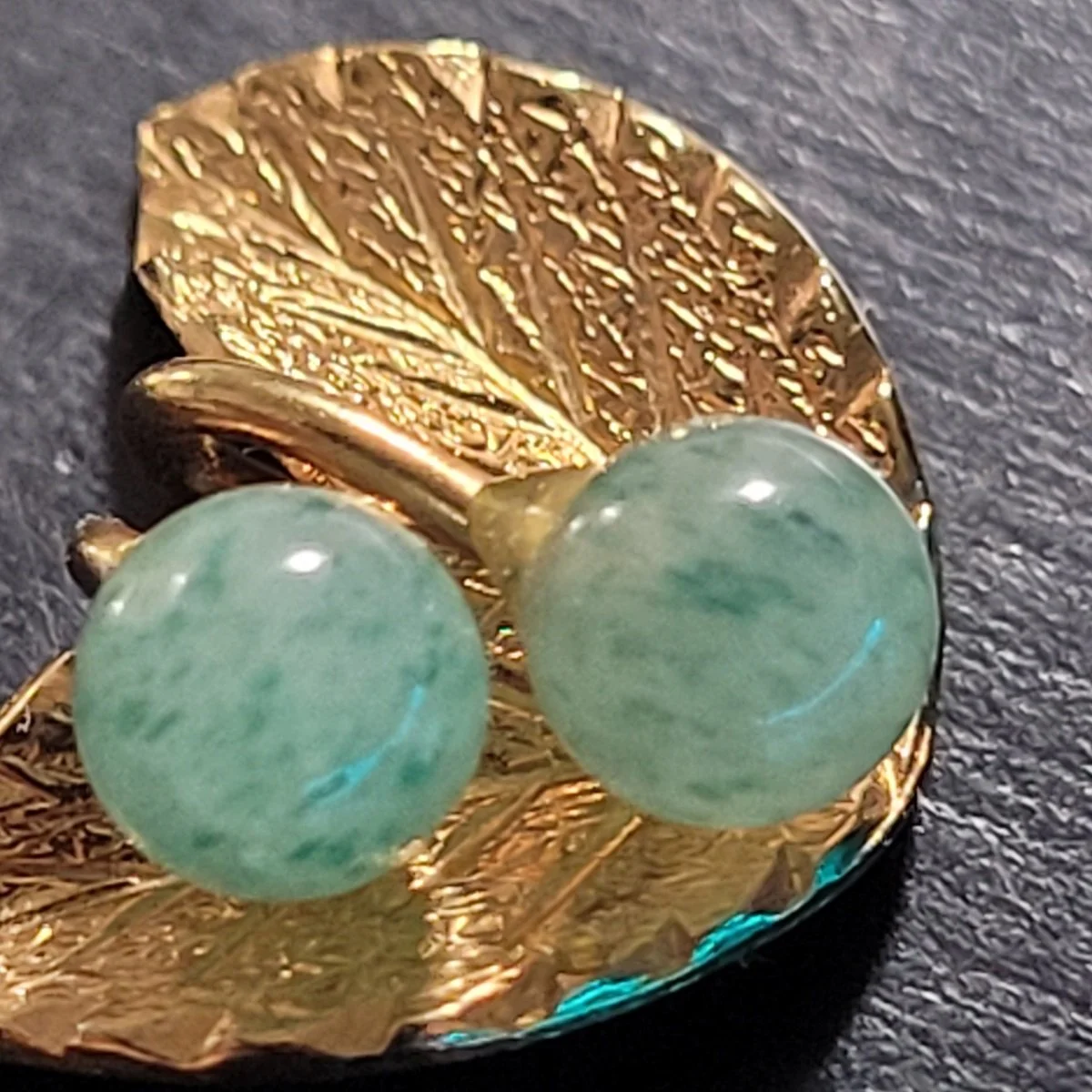 Swoboda Gold-plated Stamped Leaf Genuine Green Aventurine Mistletoe Berry Micro Pendant -4.jpg (Copy)
